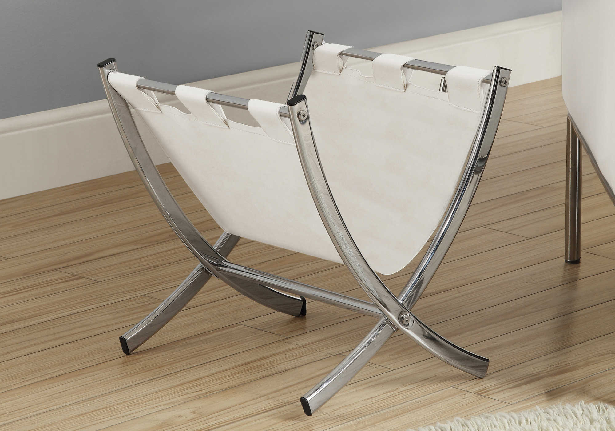 SUPPORT MAGAZINE - SIMILI-CUIR BLANC / METAL CHROME – I 2036