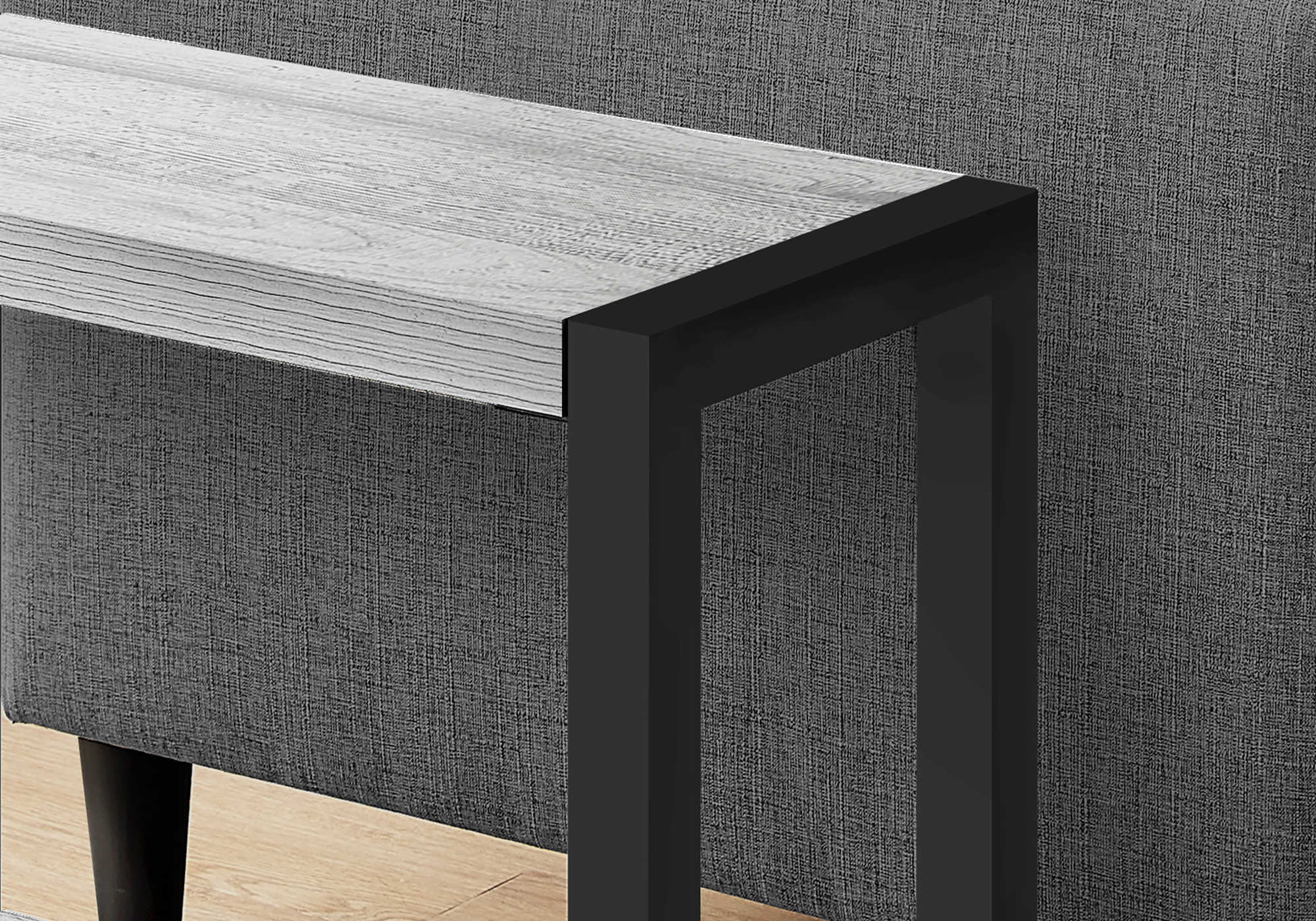 TABLE DE CHEVET - 22"H / GRIS / METAL NOIR – I 2082.
