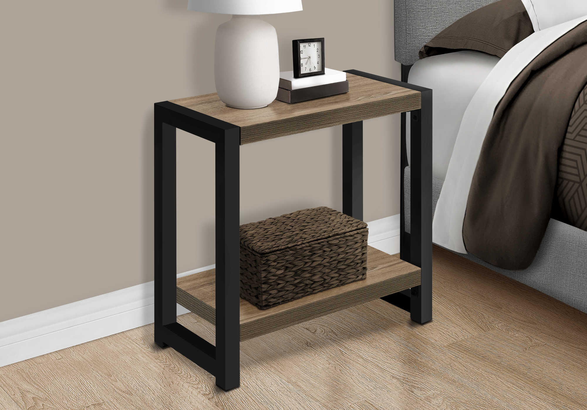 TABLE DE CHEVET - 22"H / TAUPE FONCE / METAL NOIR – I 2083.