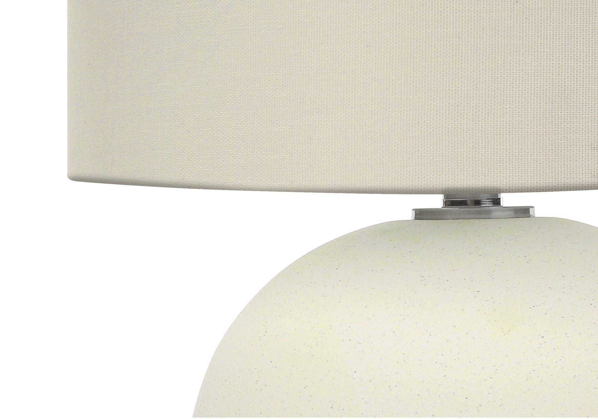 LUMINAIRE - 18"H LAMPE DE TABLE CREME CERAMIQUE / IVOIRE – I 9630.