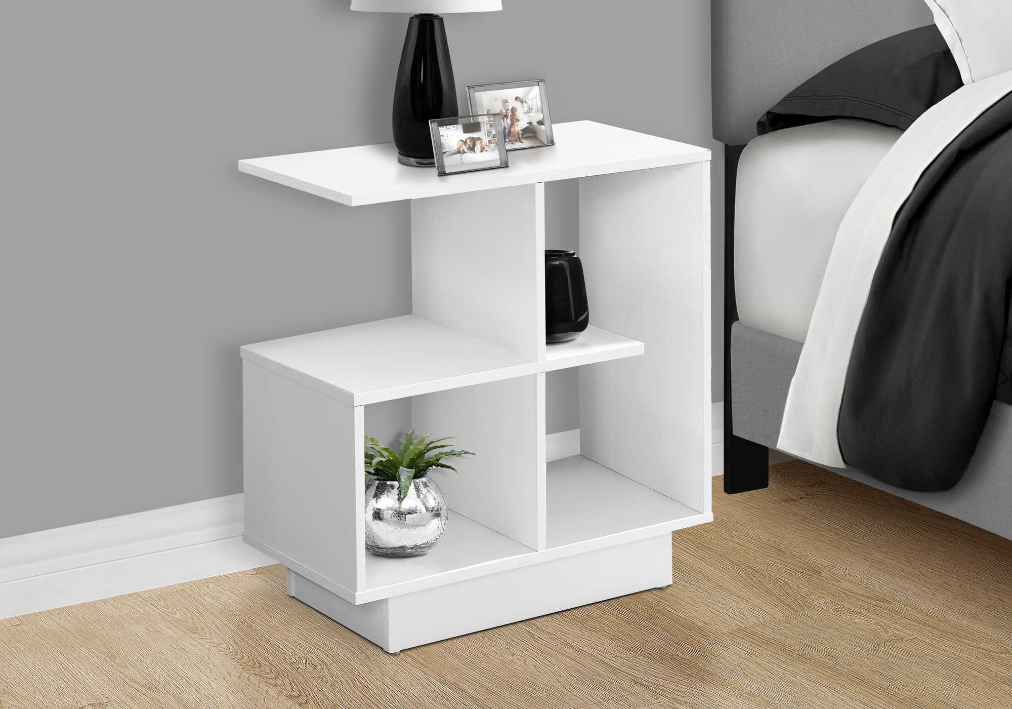 Image of nightstand - 24"h / white i 2096.