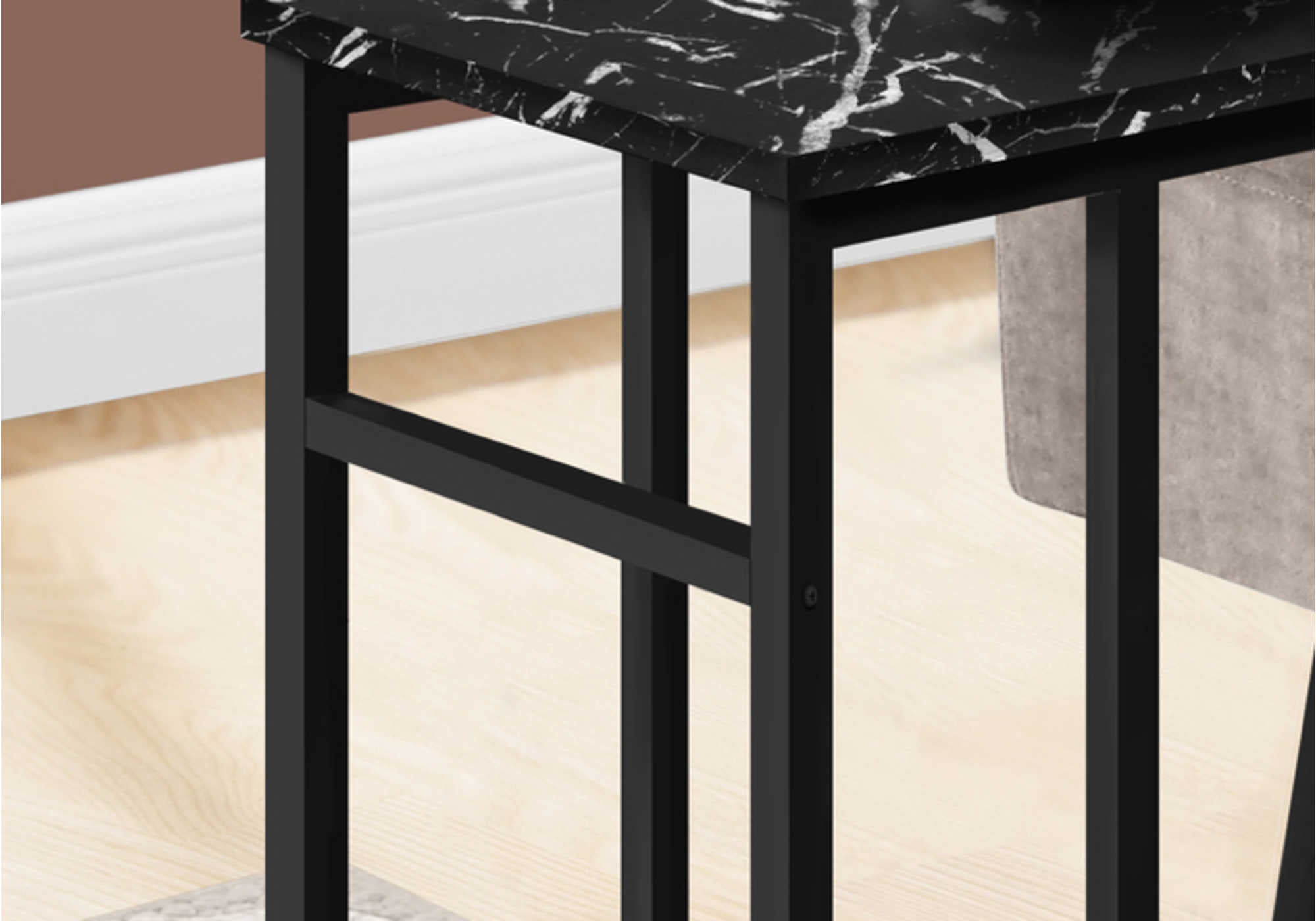 TABLE DE CHEVET - 24"H / MARBRE NOIR / METAL NOIR – I 2174.