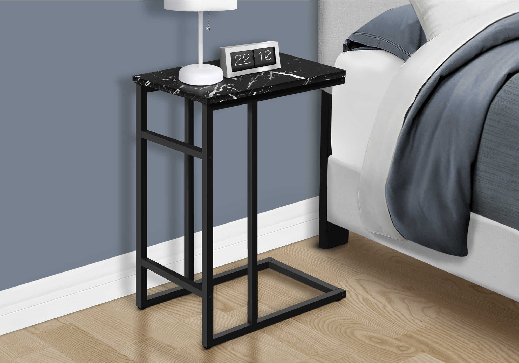 TABLE DE CHEVET - 24"H / MARBRE NOIR / METAL NOIR – I 2174.