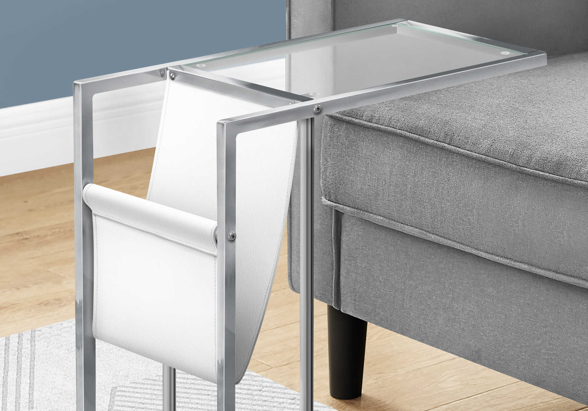 TABLE DE CHEVET - BLANC / CHROME AVEC SUPPORT MAGAZINE – I 3034.