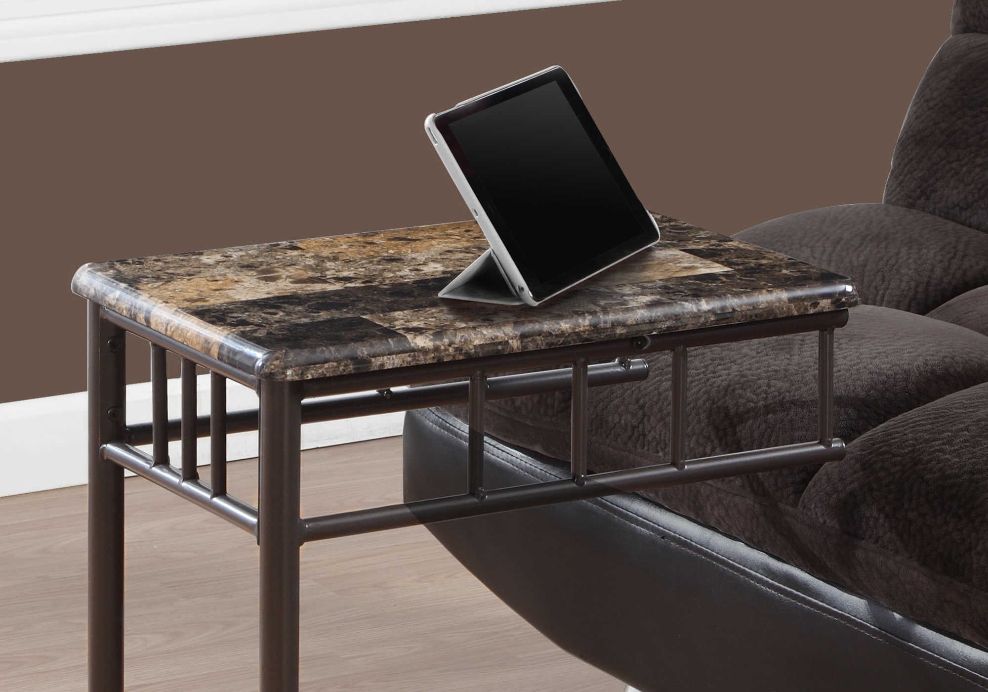 TABLE DE CHEVET - MARBRE ESPRESSO / METAL BRONZE – I 3043.