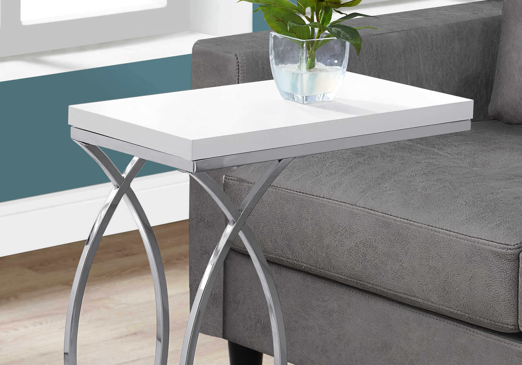 TABLE DE CHEVET - BLANC LUSTRE ET METAL CHROME – I 3184.