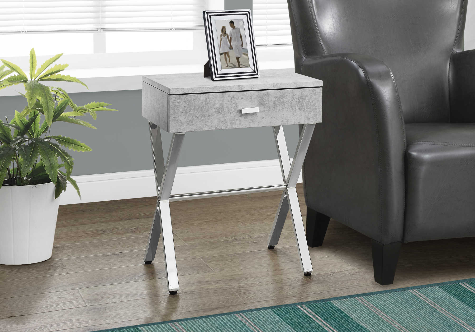 TABLE DE CHEVET - 24"H / GRIS CIMENTE / METAL CHROME – I 3264.
