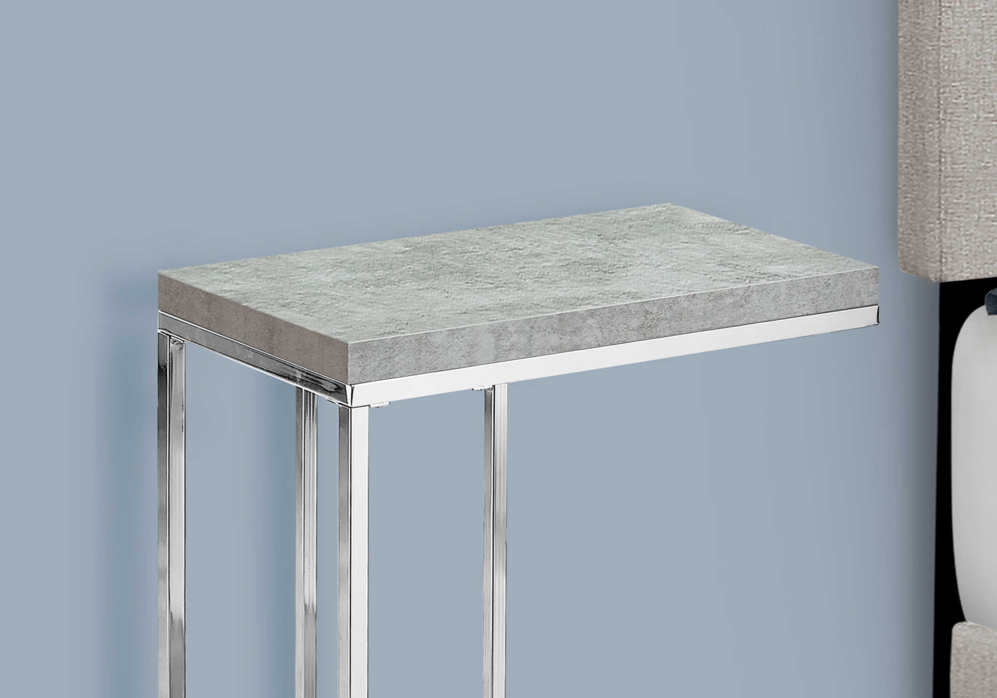 TABLE DE CHEVET - GRIS CIMENTE ET METAL CHROME – I 3372.