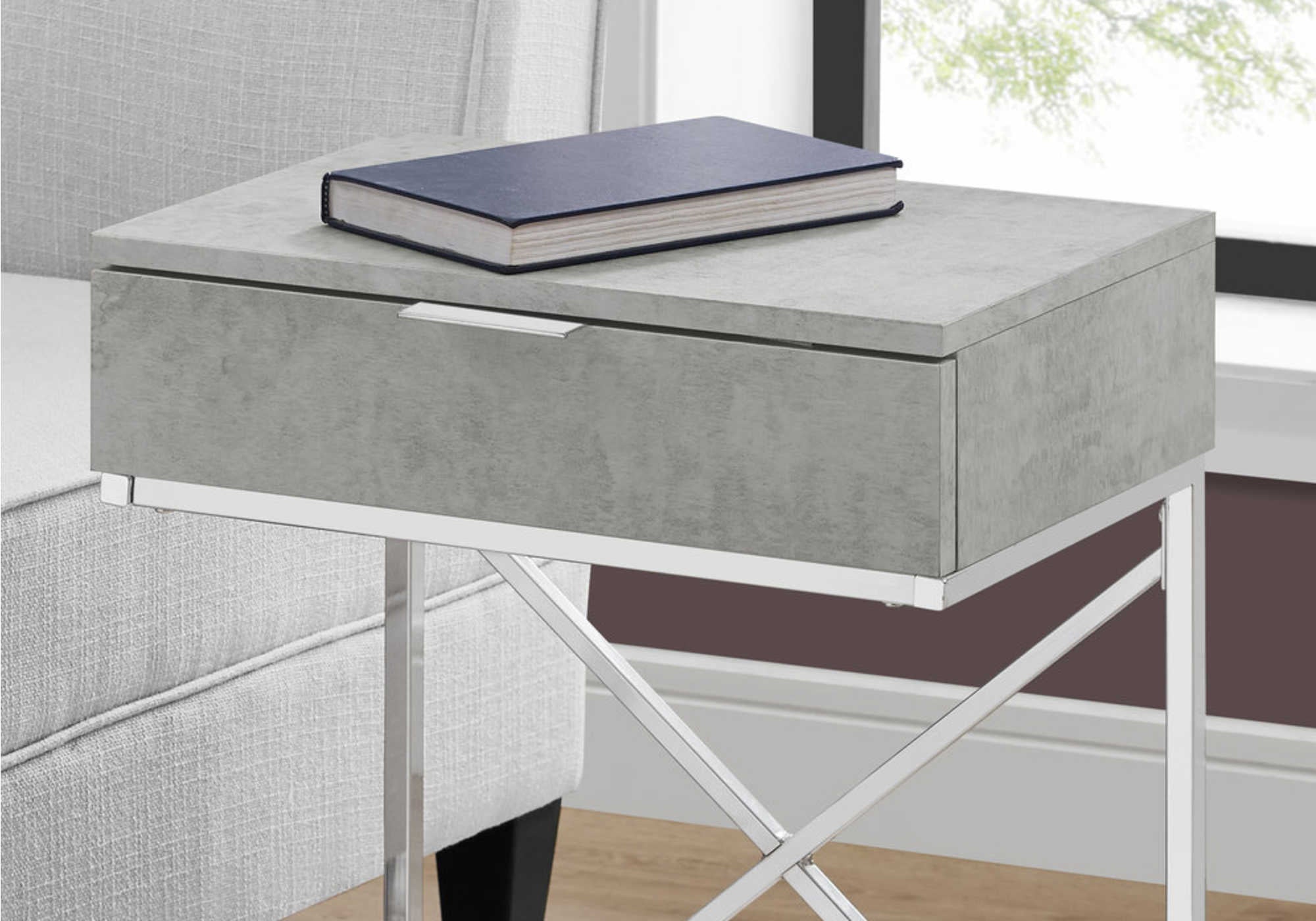 TABLE DE CHEVET - 24"H / GRIS CIMENTE / METAL CHROME – I 3471.