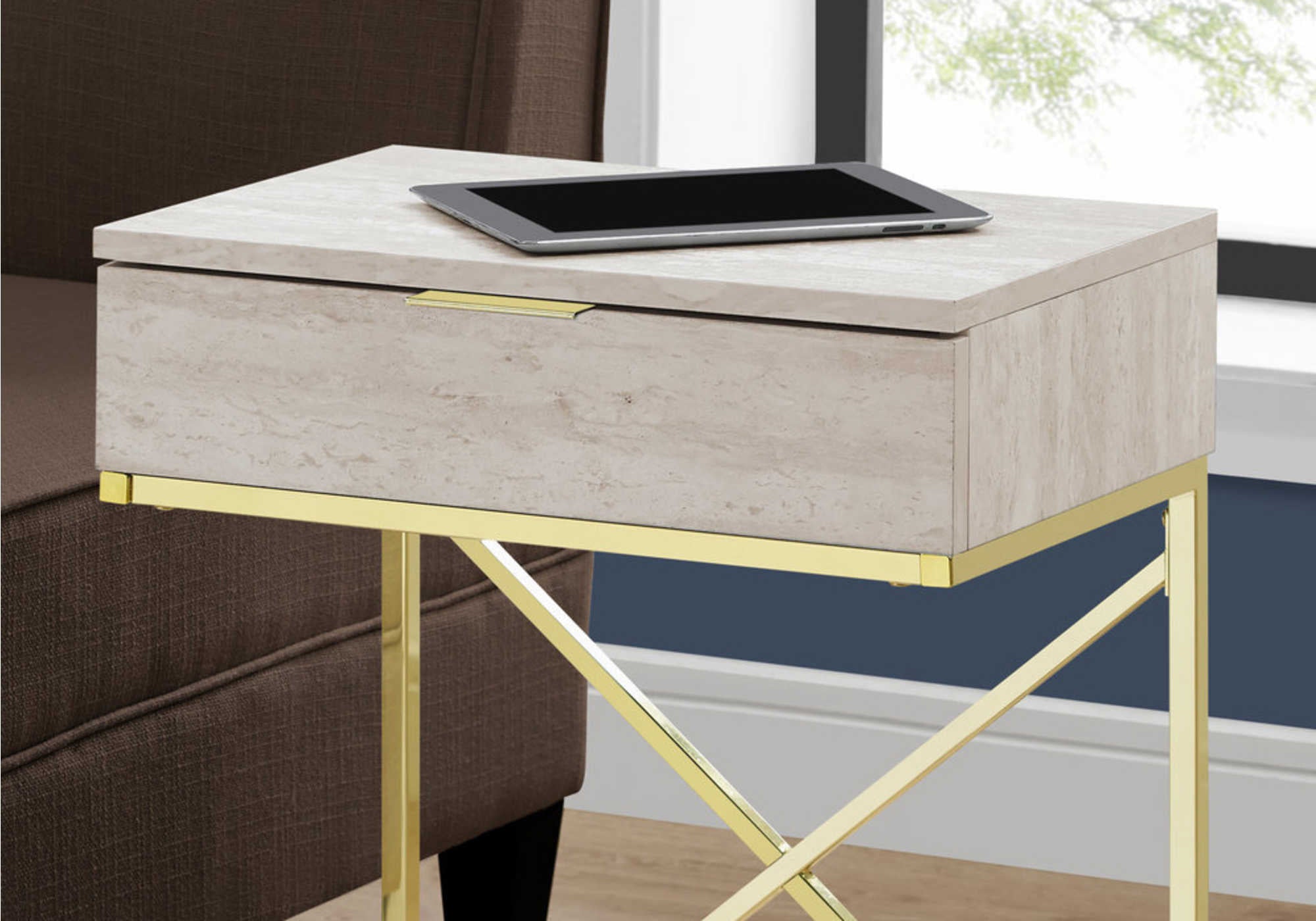 TABLE DE CHEVET - 24"H / MARBRE BEIGE / METAL OR – I 3473.