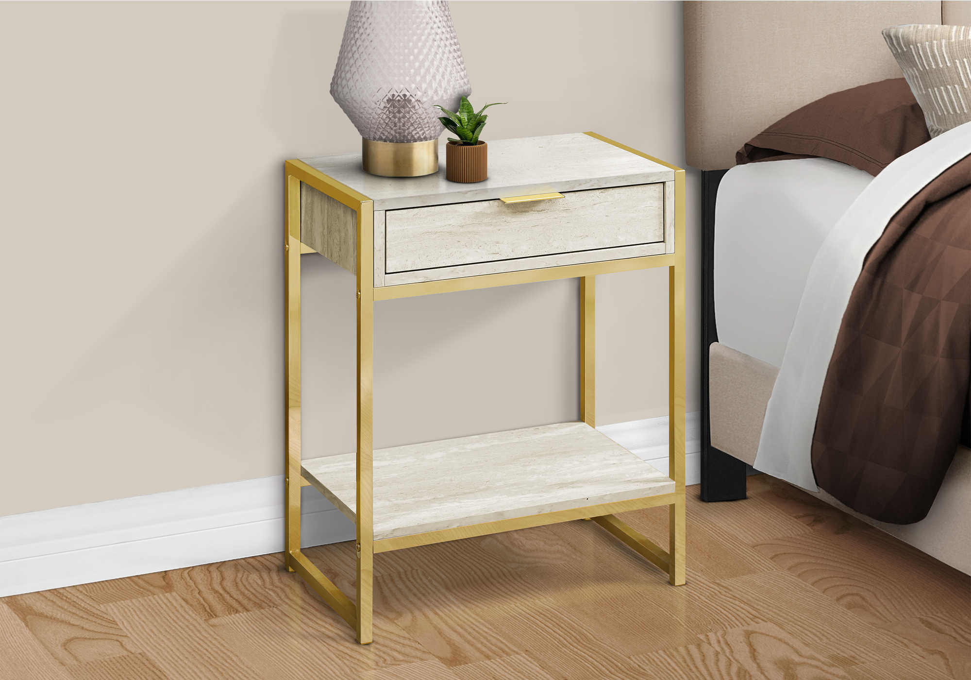 TABLE DE CHEVET - 24"H / MARBRE BEIGE / METAL OR – I 3483.
