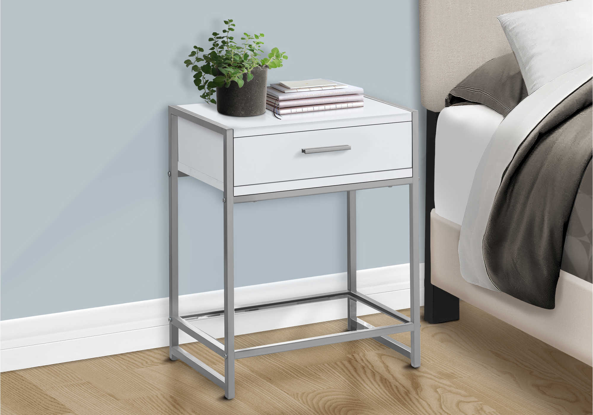 TABLE DE CHEVET - 22"H / BLANC / ARGENT / VERRE TREMPE – I 3503.