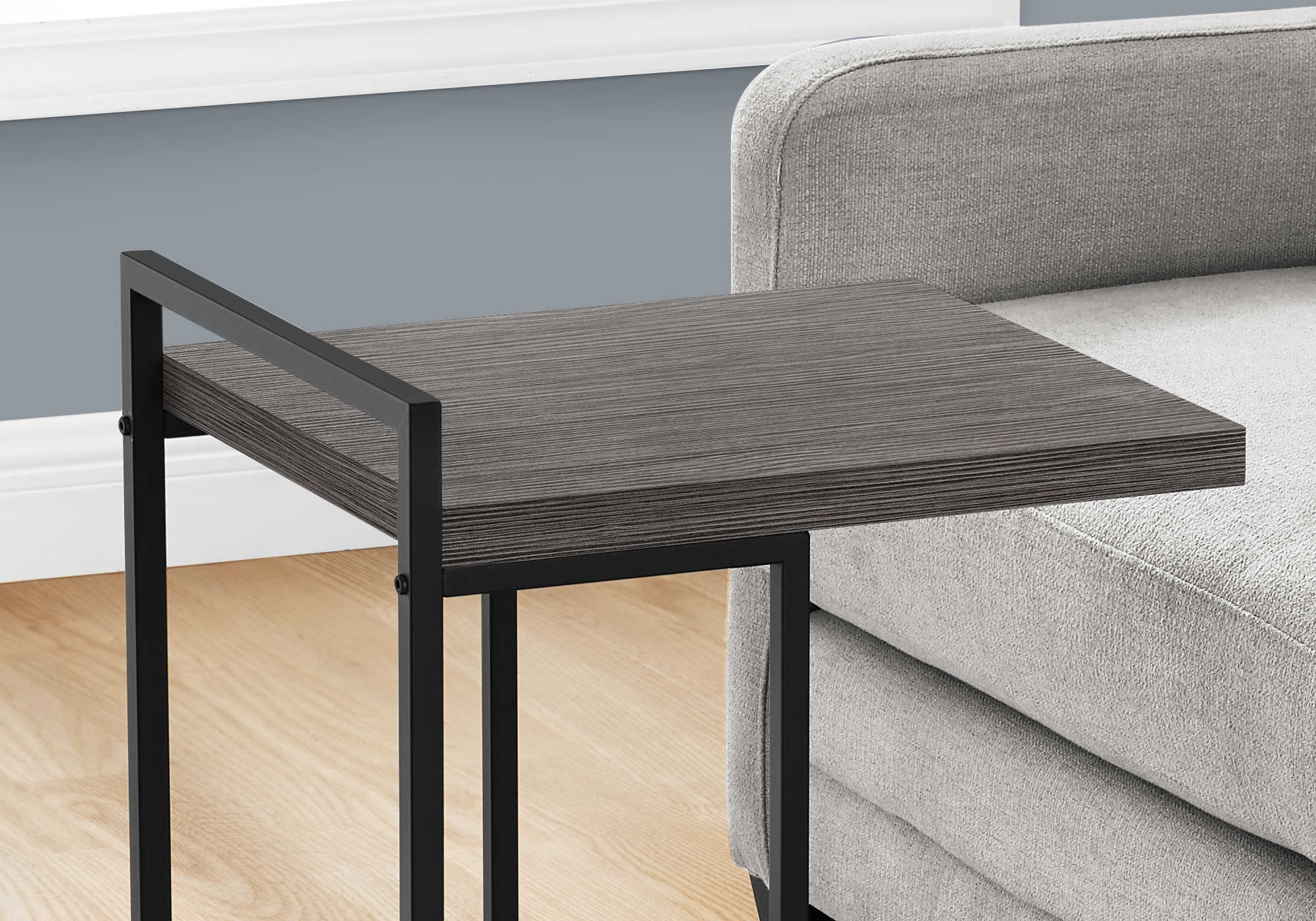 TABLE DE CHEVET - 25"H / GRIS / METAL NOIR – I 3634.