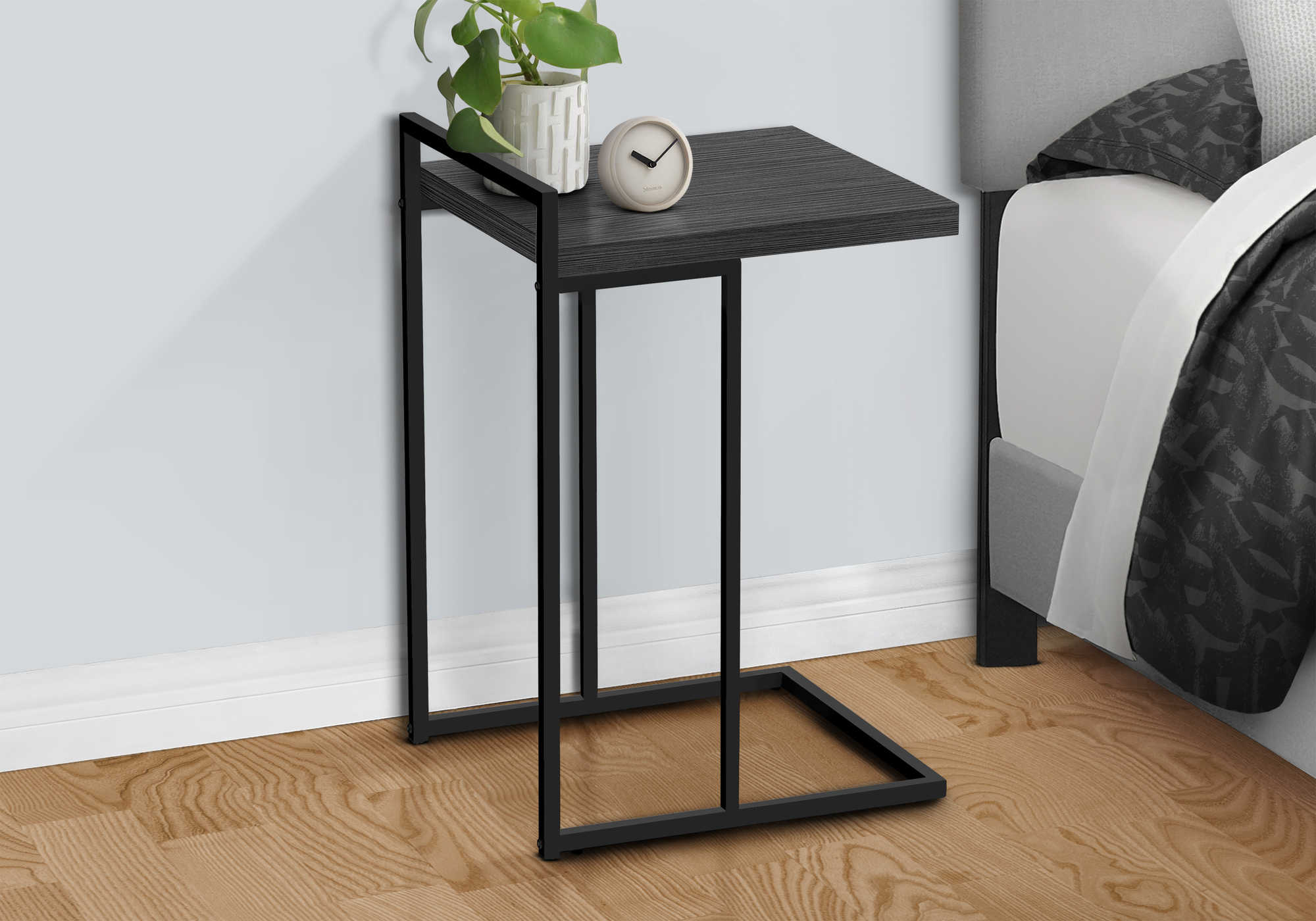 TABLE DE CHEVET - 25"H / GRIS / METAL NOIR – I 3634.