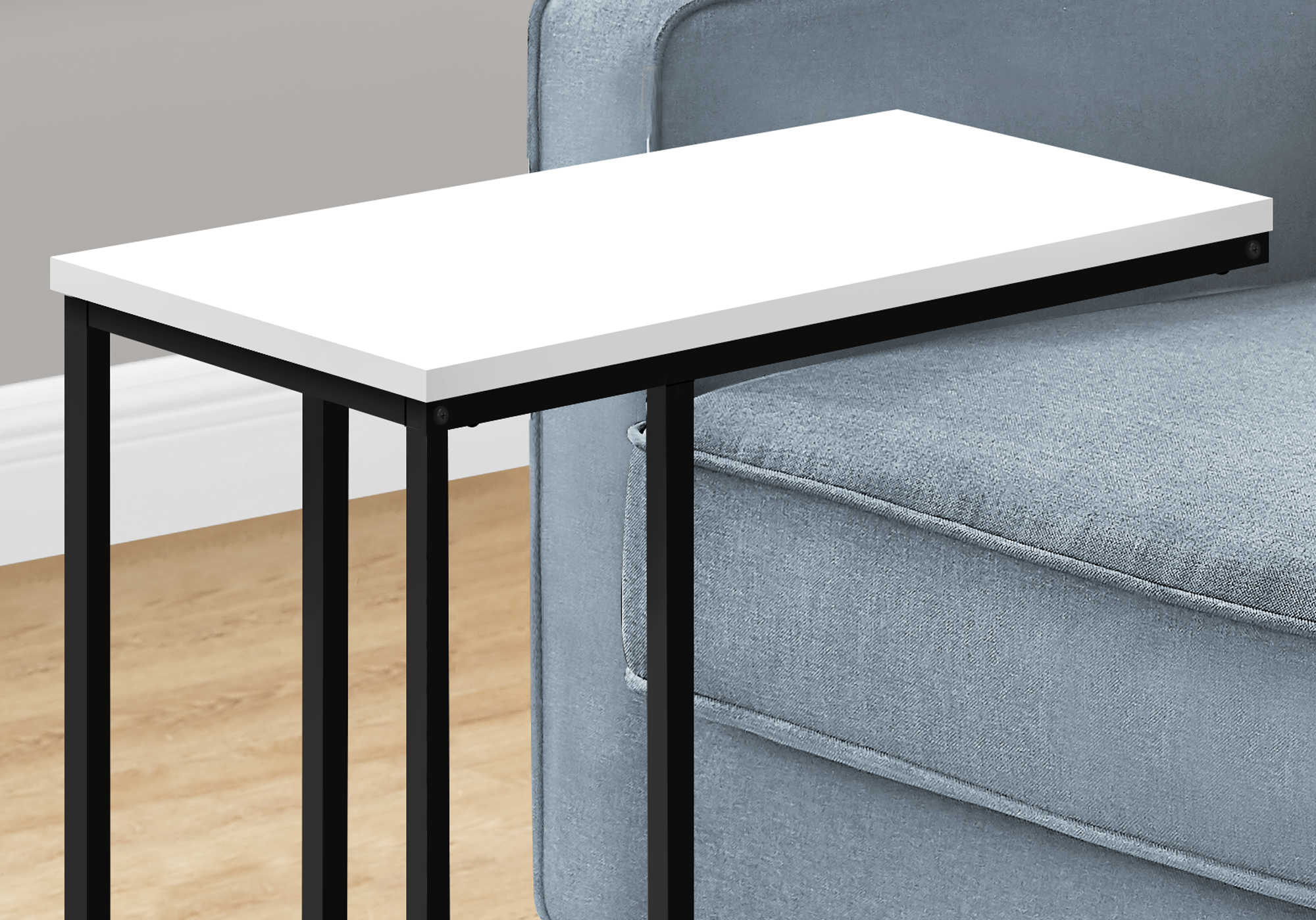 TABLE DE CHEVET - 25"H / BLANC / METAL NOIR – I 3760.