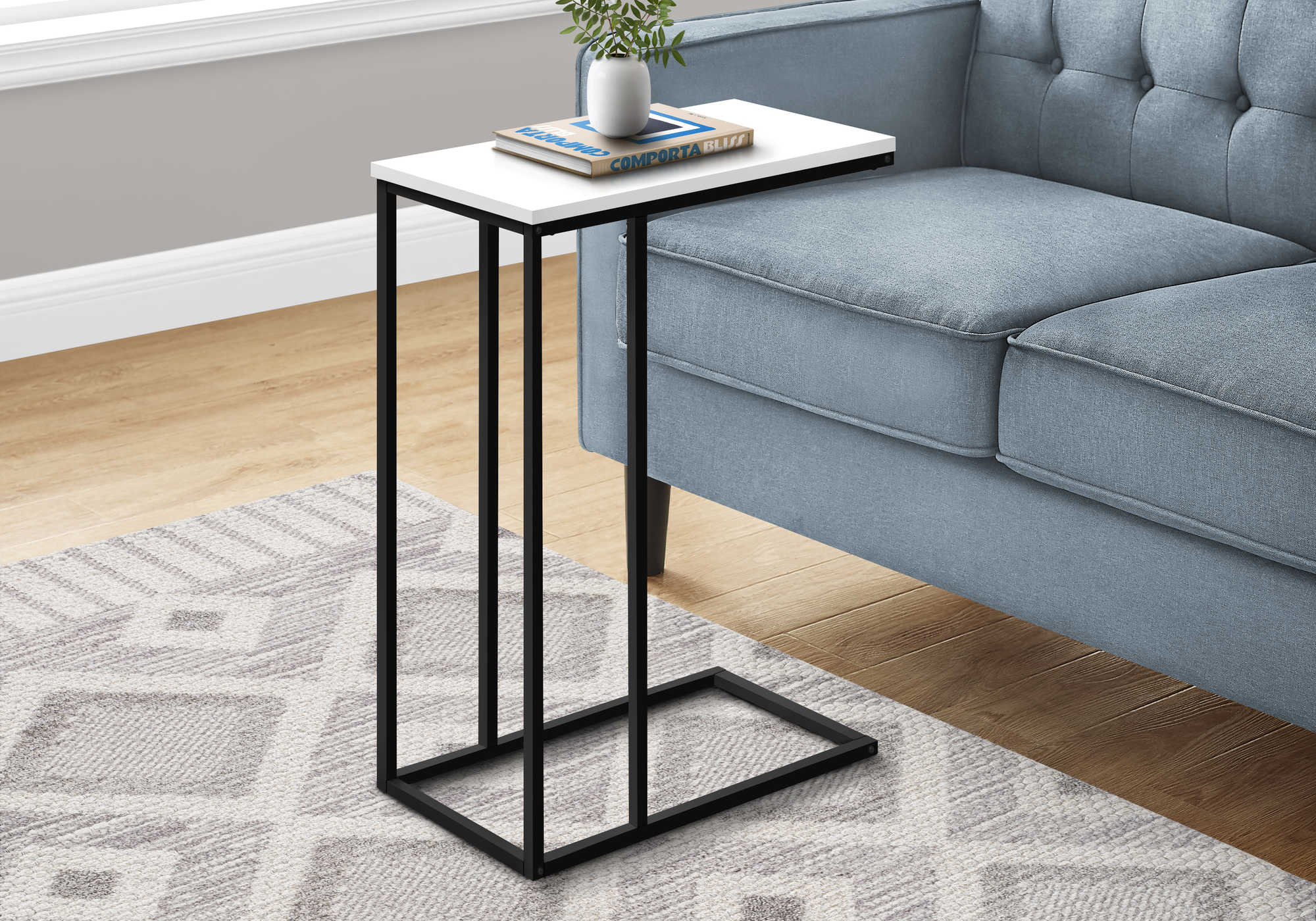TABLE DE CHEVET - 25"H / BLANC / METAL NOIR – I 3760.