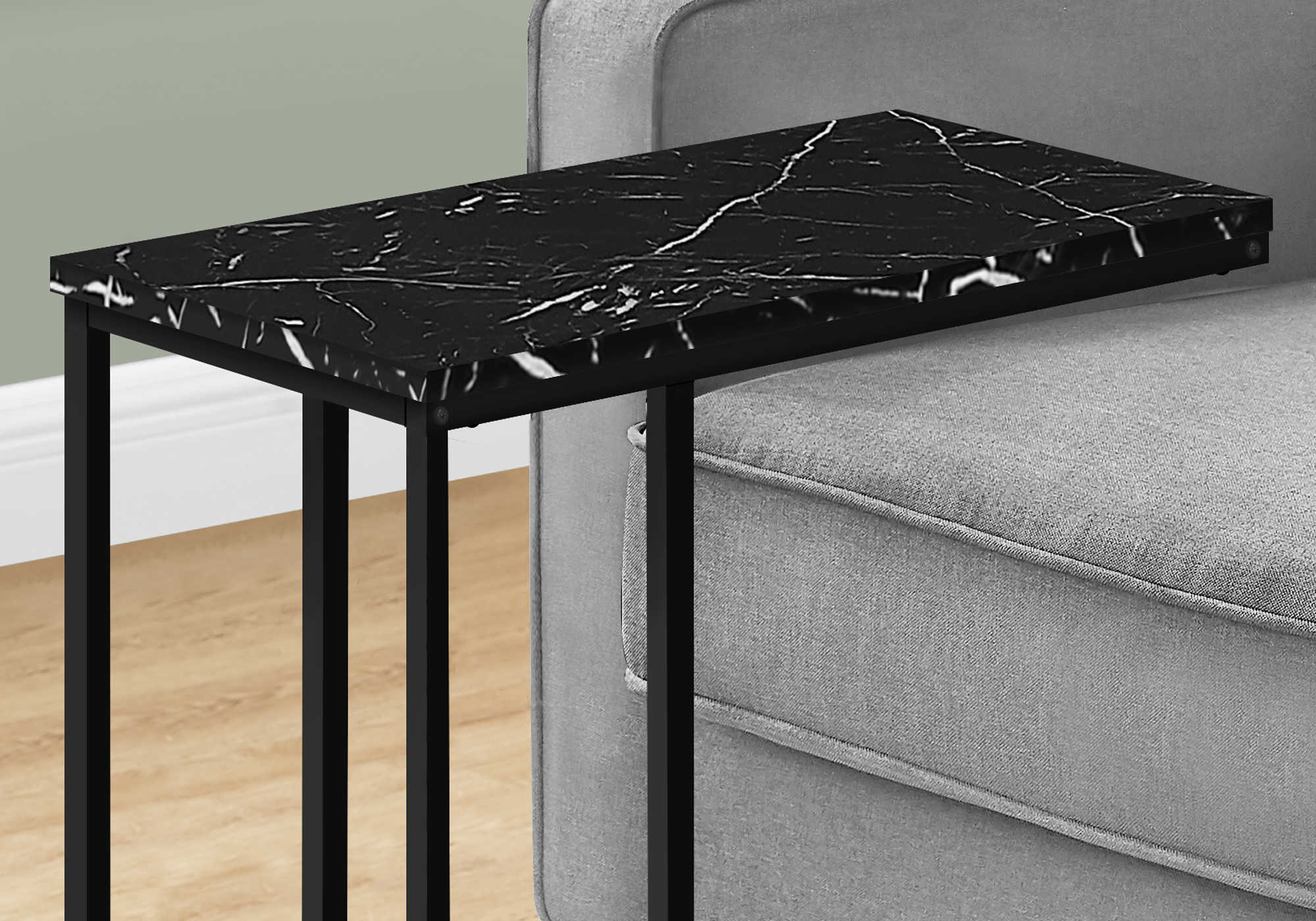 TABLE DE CHEVET - 25"H / MARBRE NOIR / METAL NOIR – I 3763.