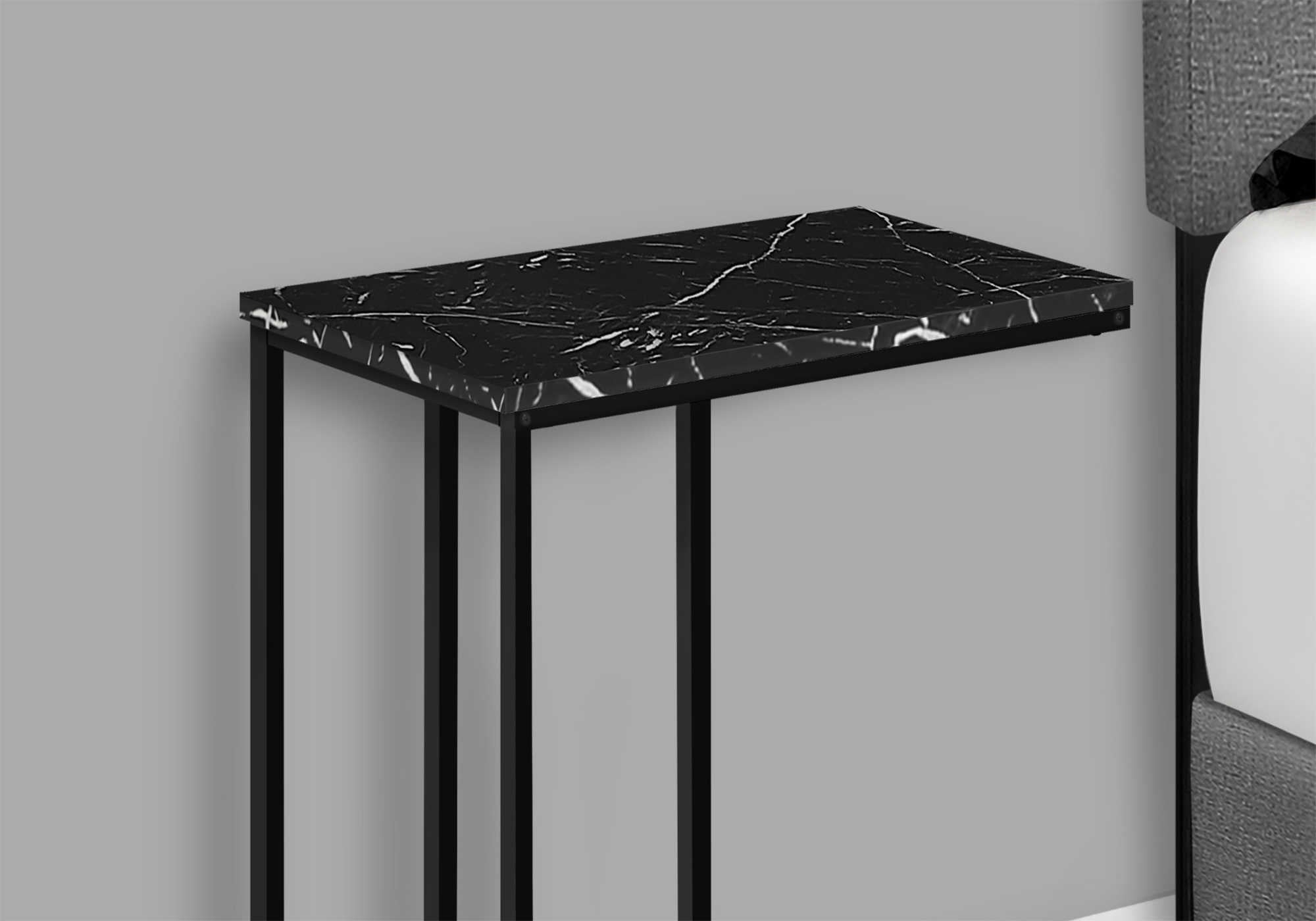 TABLE DE CHEVET - 25"H / MARBRE NOIR / METAL NOIR – I 3763.