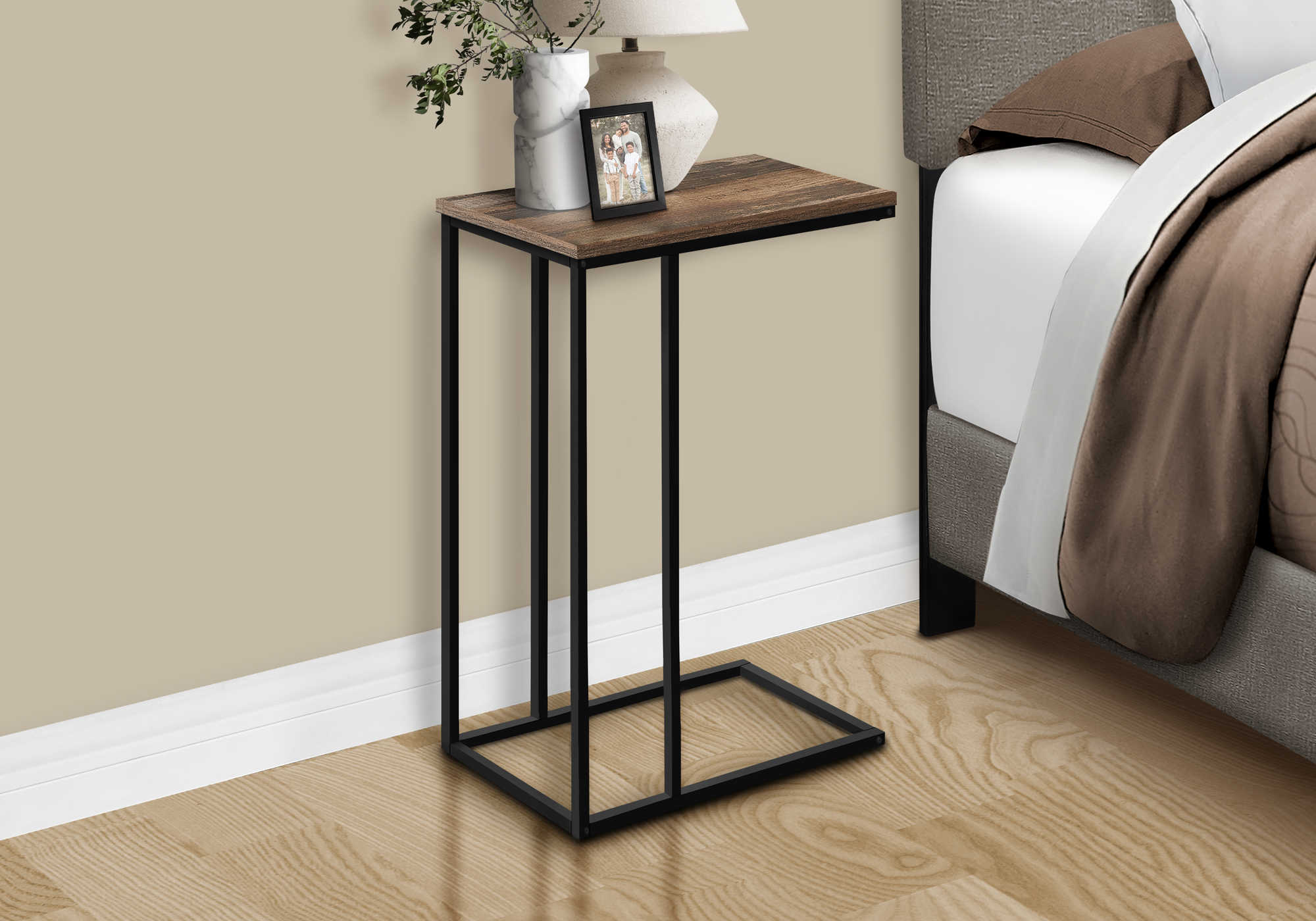 TABLE DE CHEVET - 25"H / FAUX BOIS BRUN / METAL NOIR – I 3764.