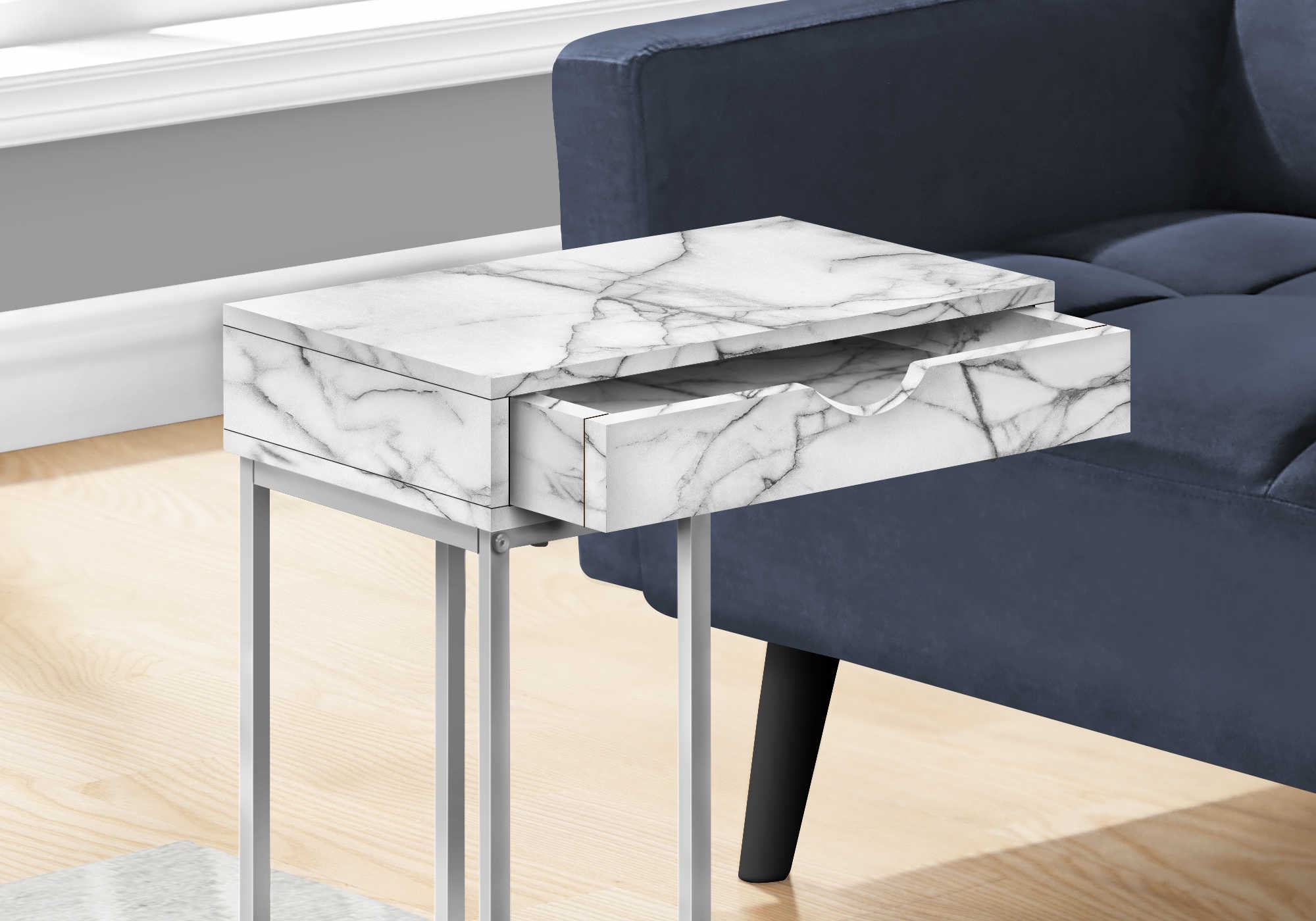 TABLE DE CHEVET - 25"H / MARBRE BLANC / METAL ARGENT – I 3772.