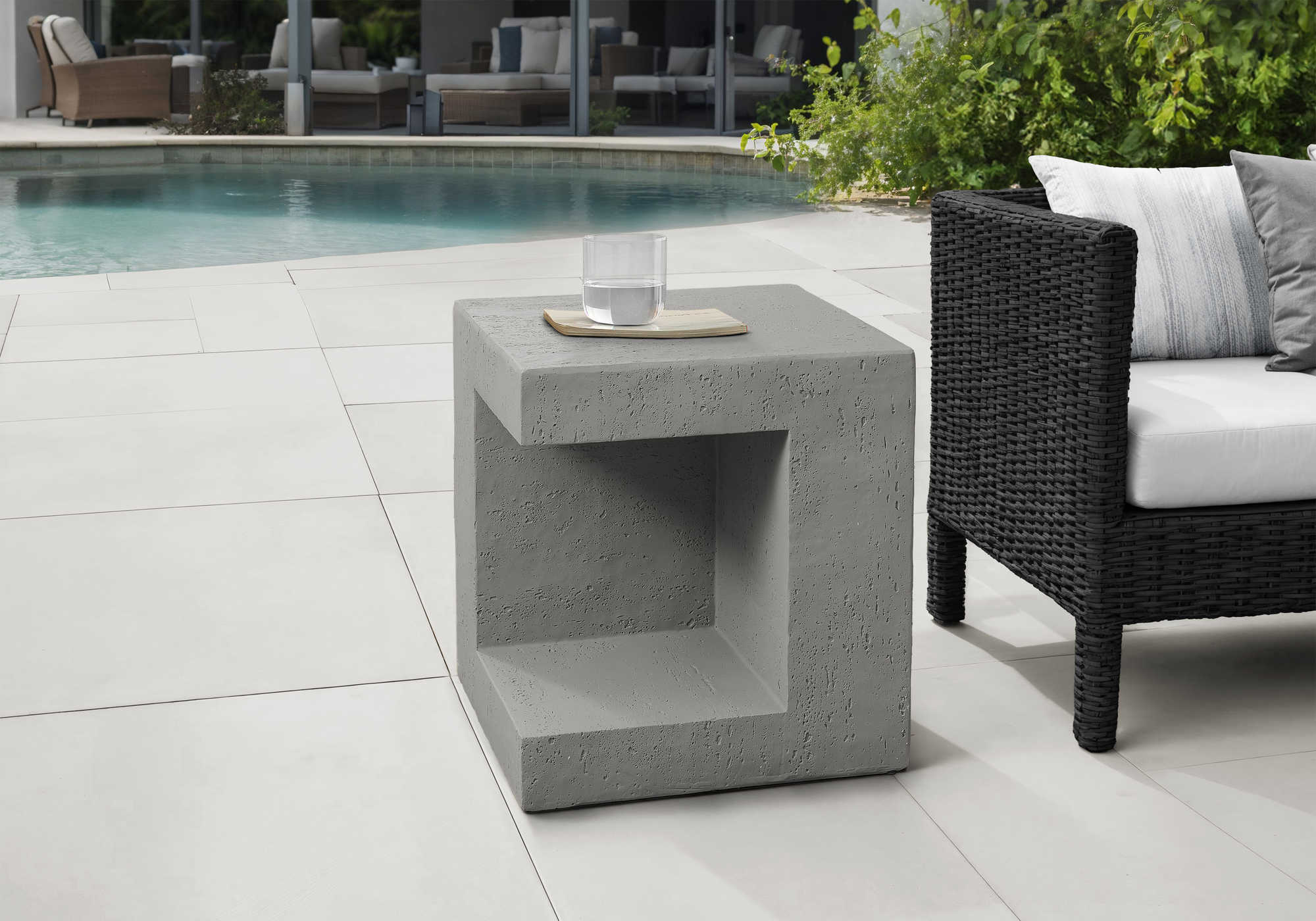 TABLE D'APPOINT - 25"H / INTERIEUR OU EXTERIEUR GRIS – I 4130
