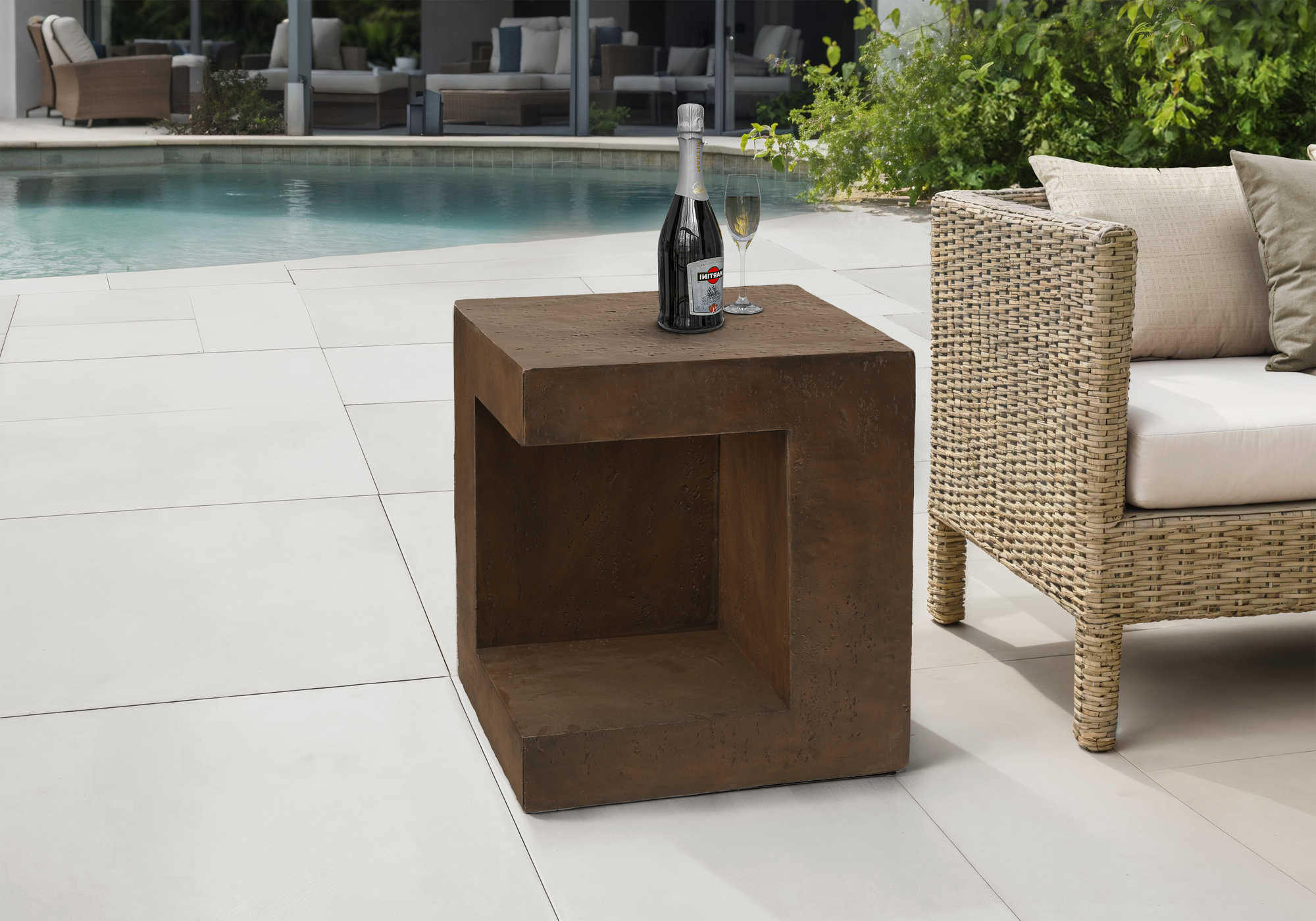 TABLE D'APPOINT - 25"H / INTERIEUR OU EXTERIEUR NOYER – I 4133