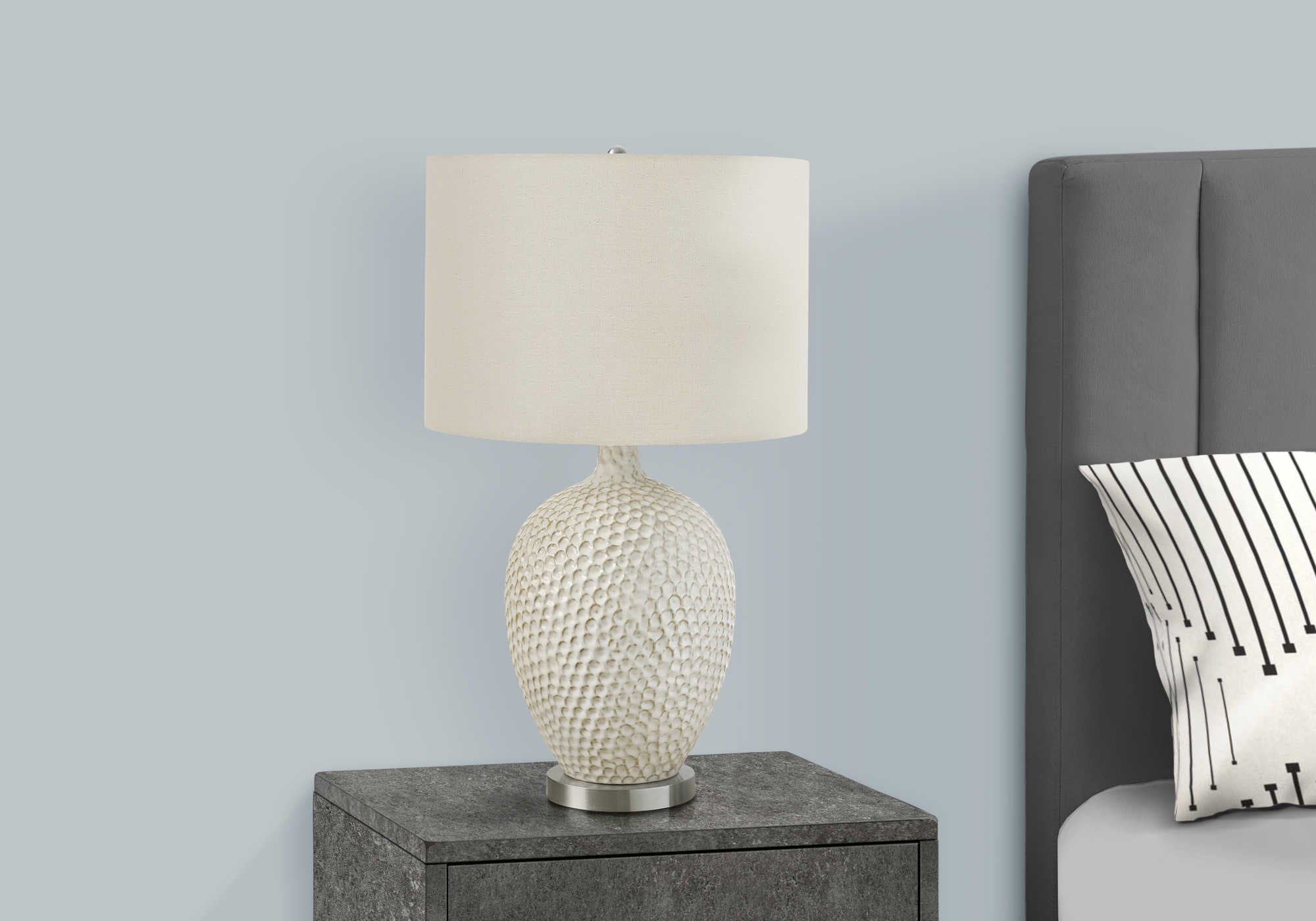 LUMINAIRE - 28"H LAMPE DE TABLE CREME CERAMIQUE / IVOIRE – I 9607.