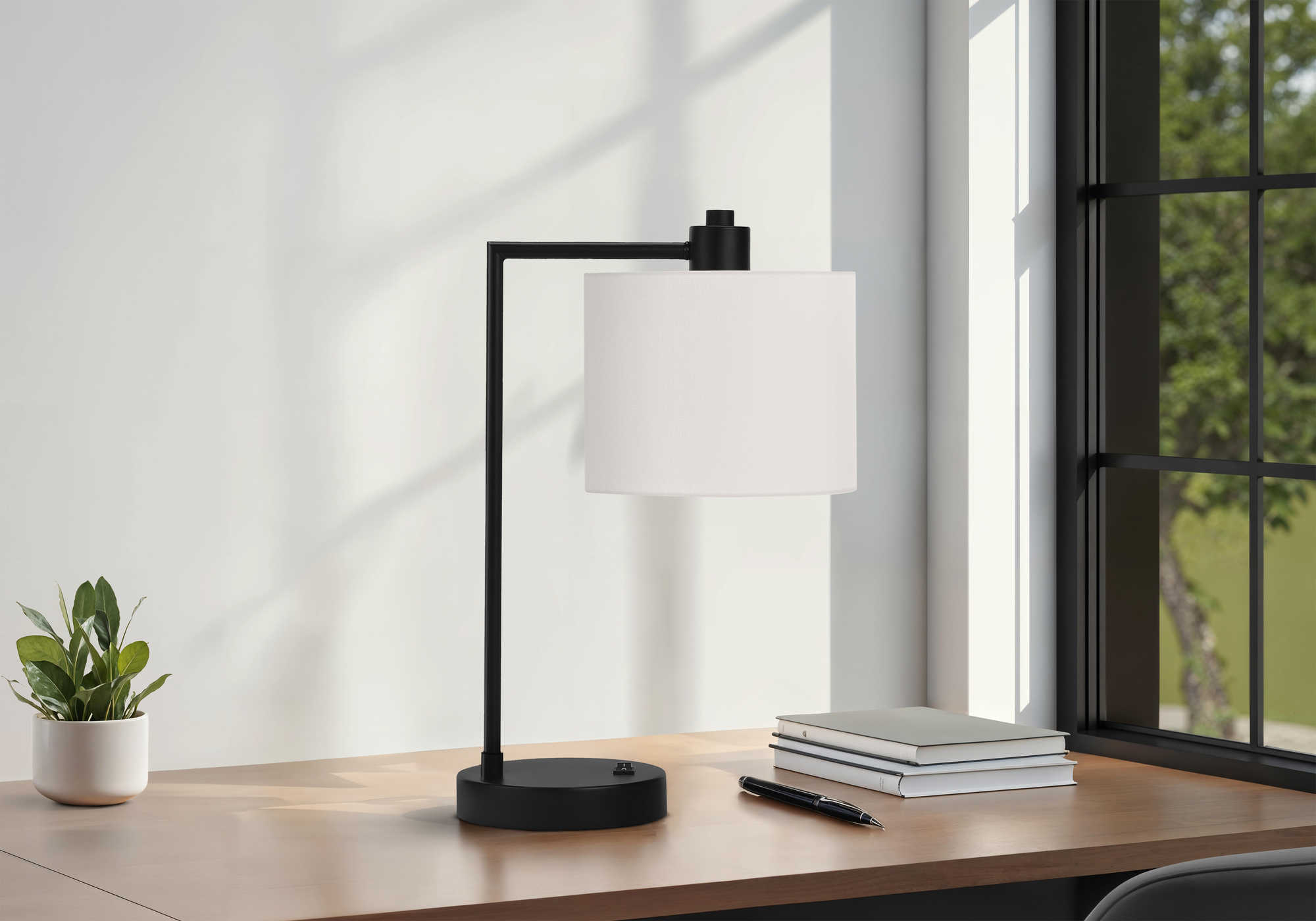 LUMINAIRE - 19"H LAMPE DE TABLE NOIR METAL / IVOIRE / USB – I 9646.