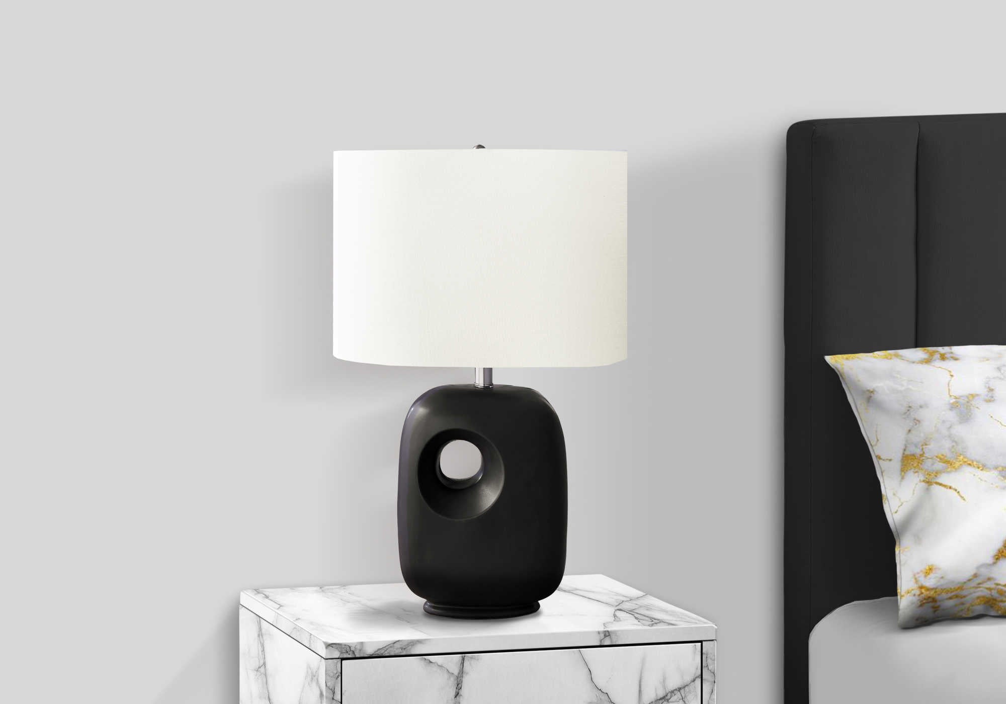 LUMINAIRE - 26"H LAMPE DE TABLE NOIR CERAMIQUE / IVOIRE – I 9680.