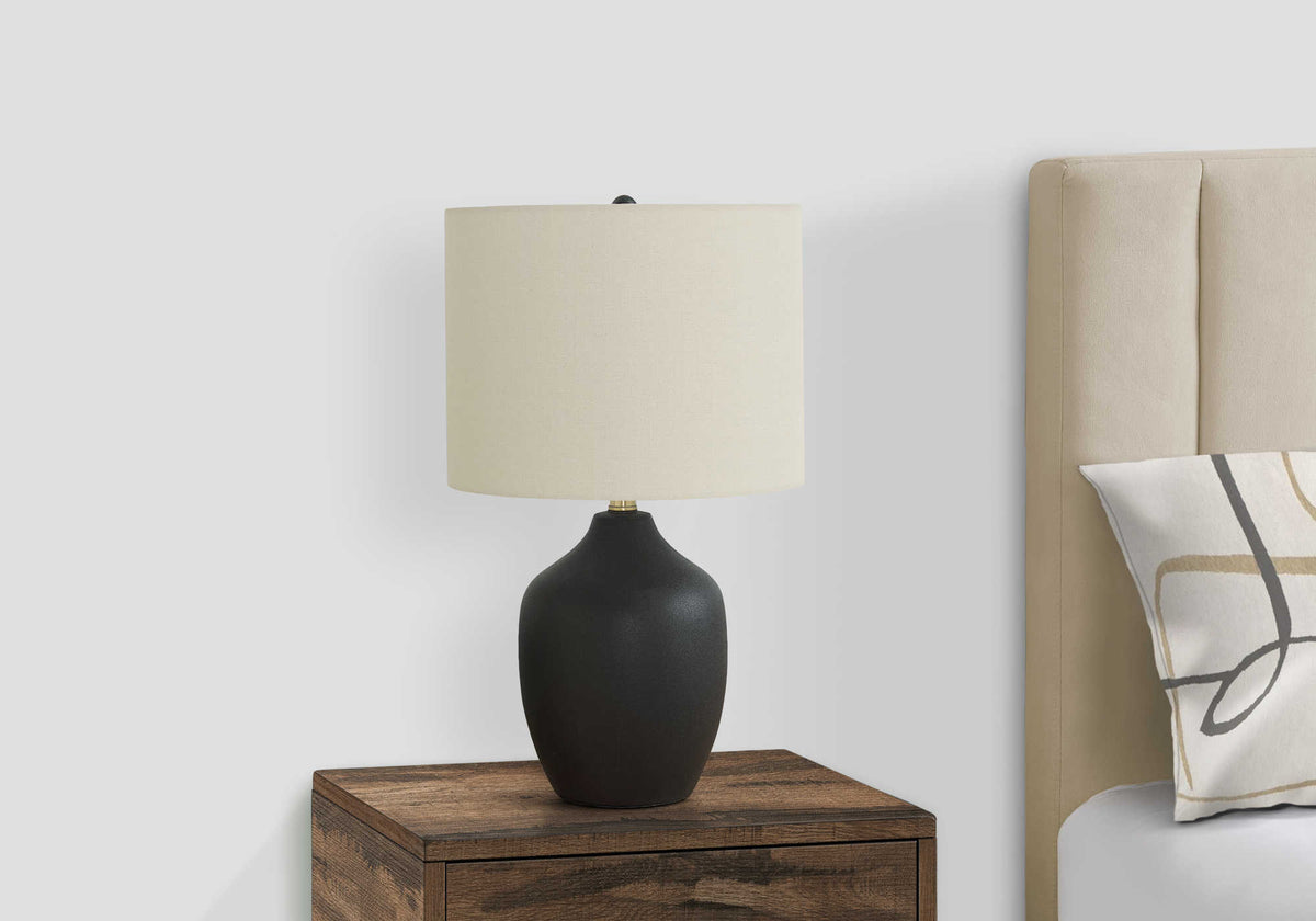 LUMINAIRE - 22"H LAMPE DE TABLE NOIR CERAMIQUE / IVOIRE – I 9708