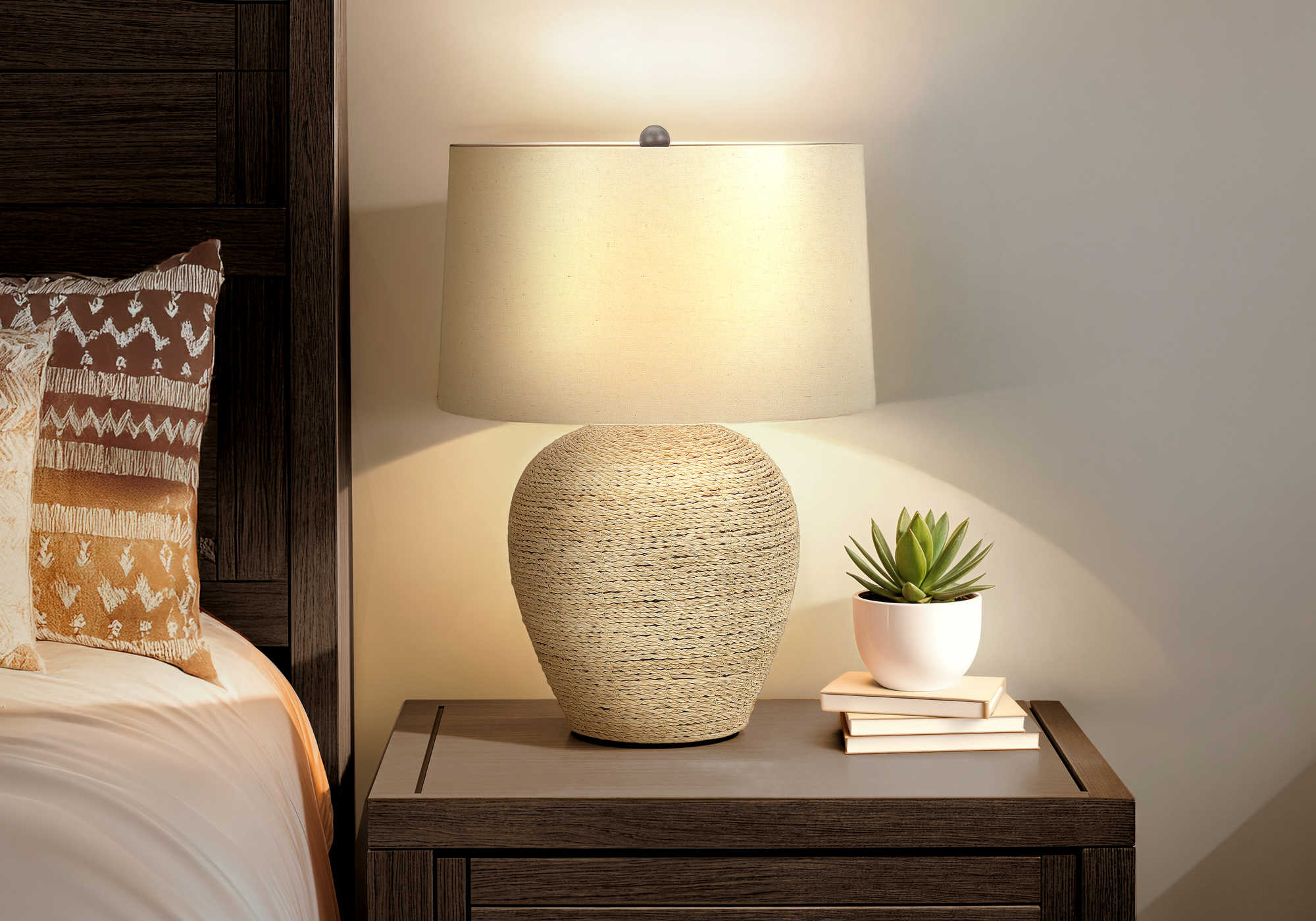 LUMINAIRE - 25"H LAMPE DE TABLE BEIGE ROTIN / BEIGE – I 9713.