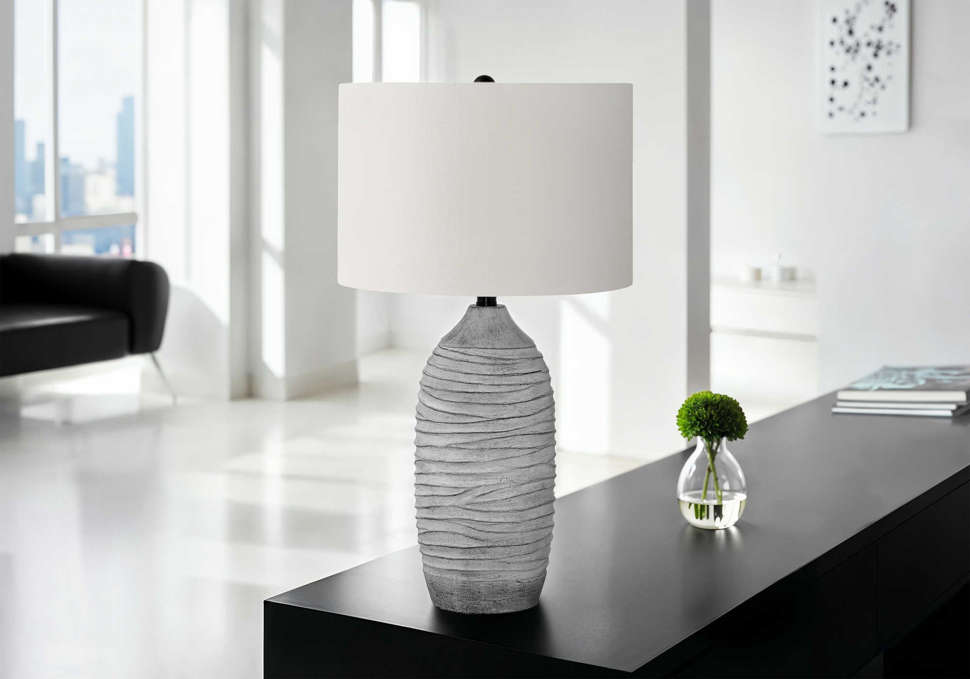 LUMINAIRE - 27"H LAMPE DE TABLE GRIS RESINE / IVOIRE – I 9723.