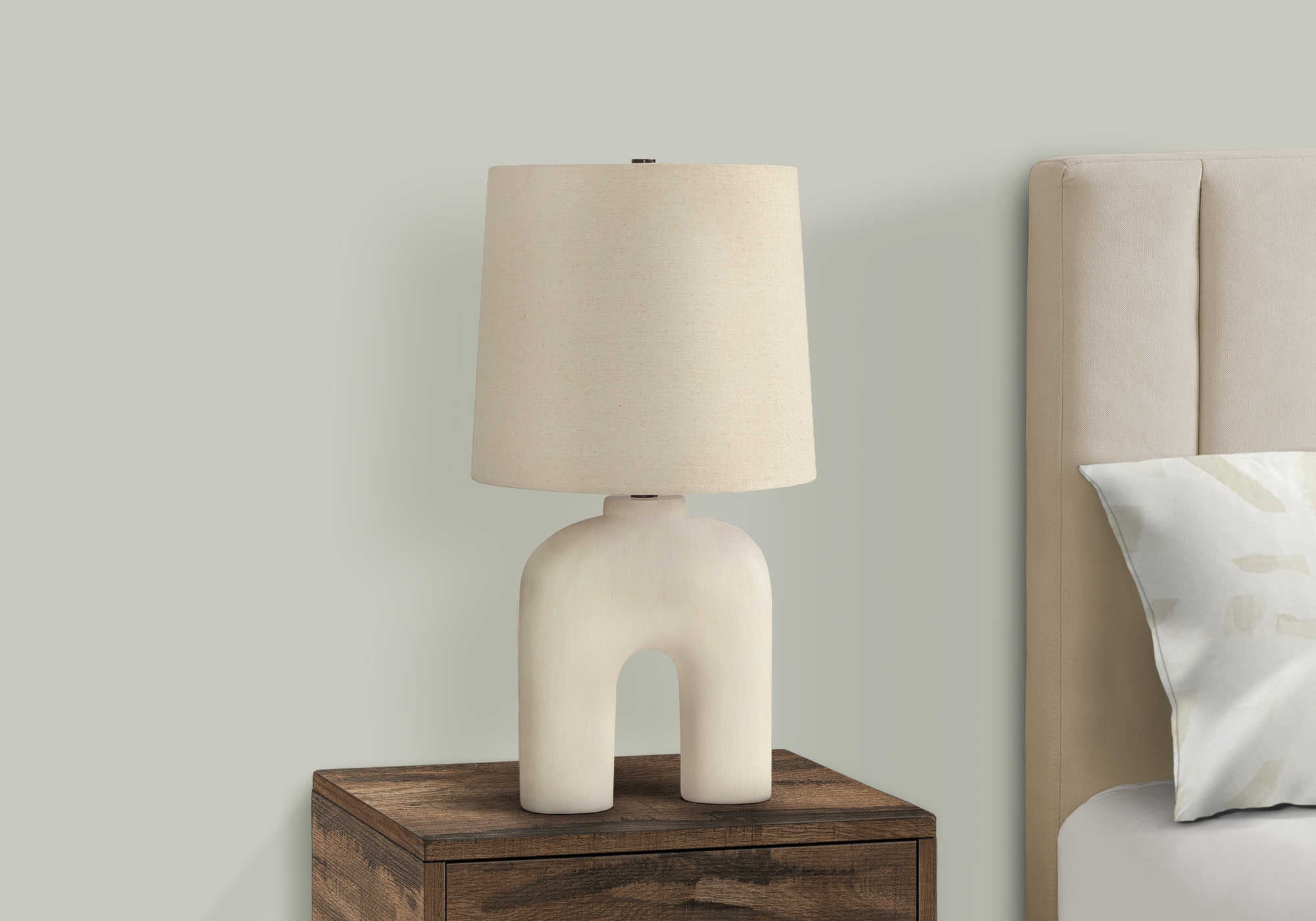 LUMINAIRE - 25"H LAMPE DE TABLE CREME RESINE / BEIGE – I 9728.