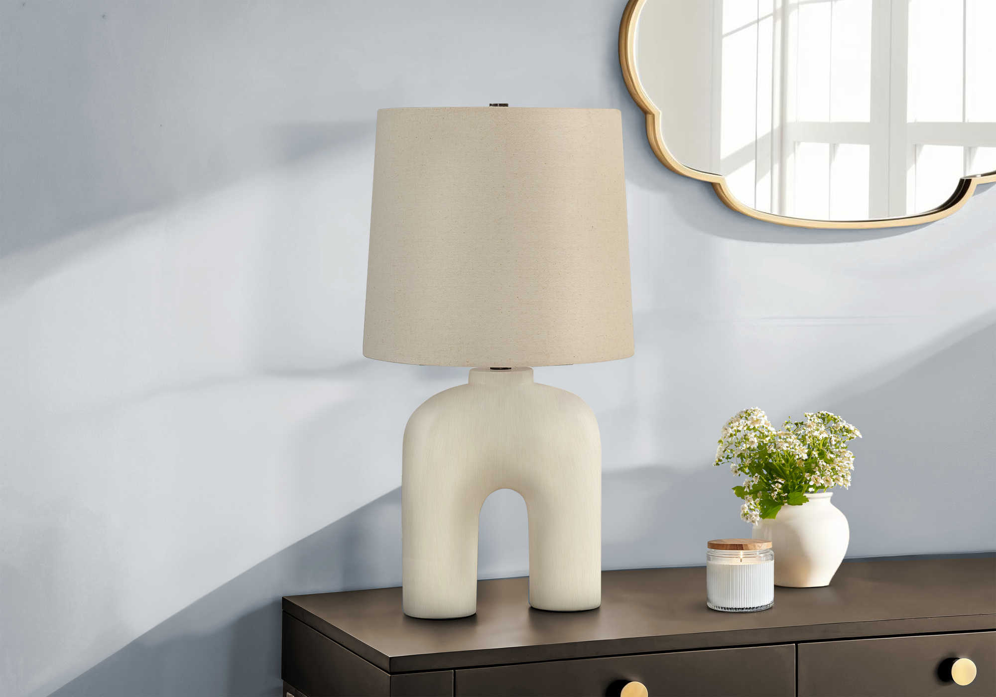 LUMINAIRE - 25"H LAMPE DE TABLE CREME RESINE / BEIGE – I 9728.