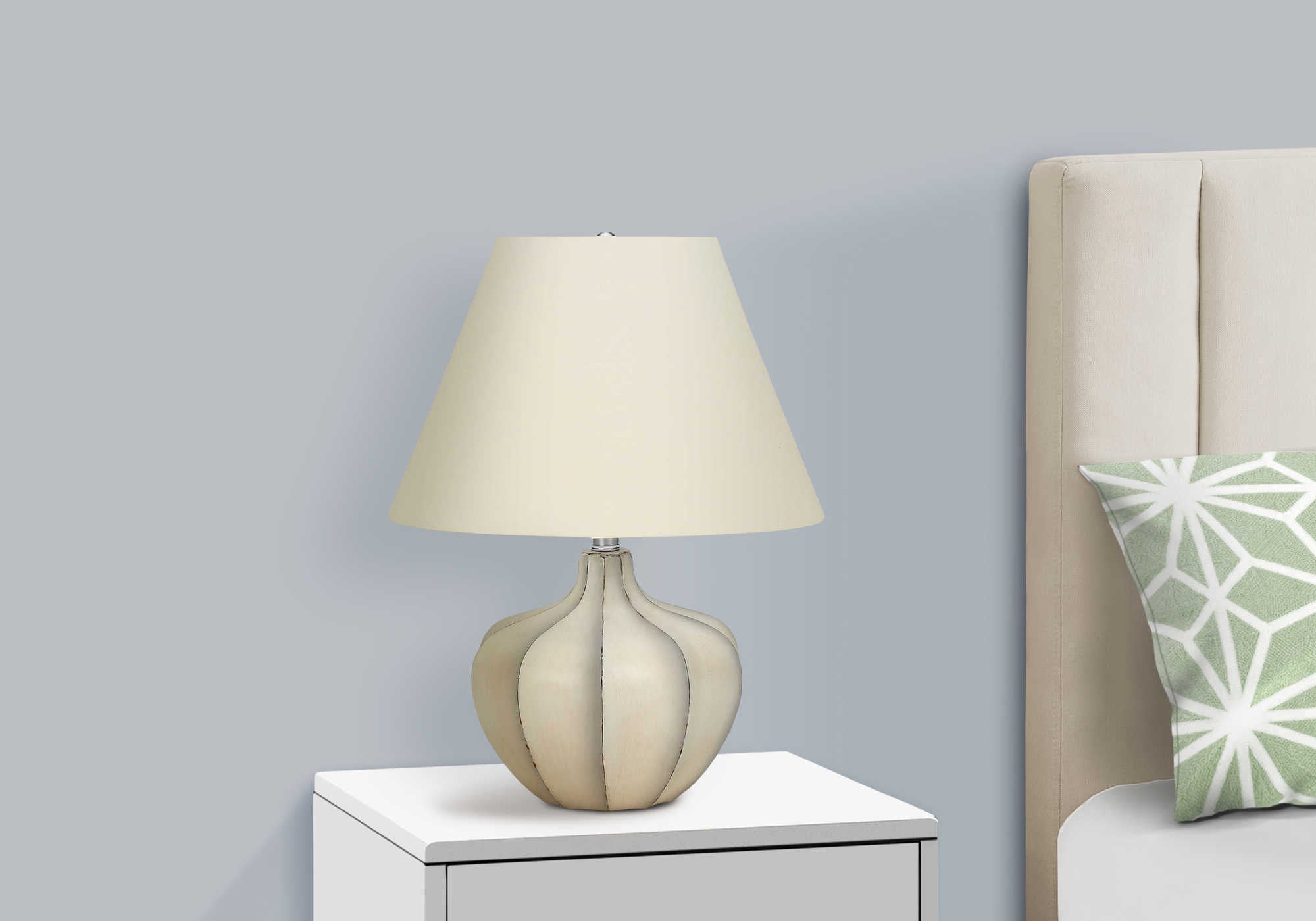 LUMINAIRE - 21"H LAMPE DE TABLE CREME RESINE / IVOIRE – I 9733.