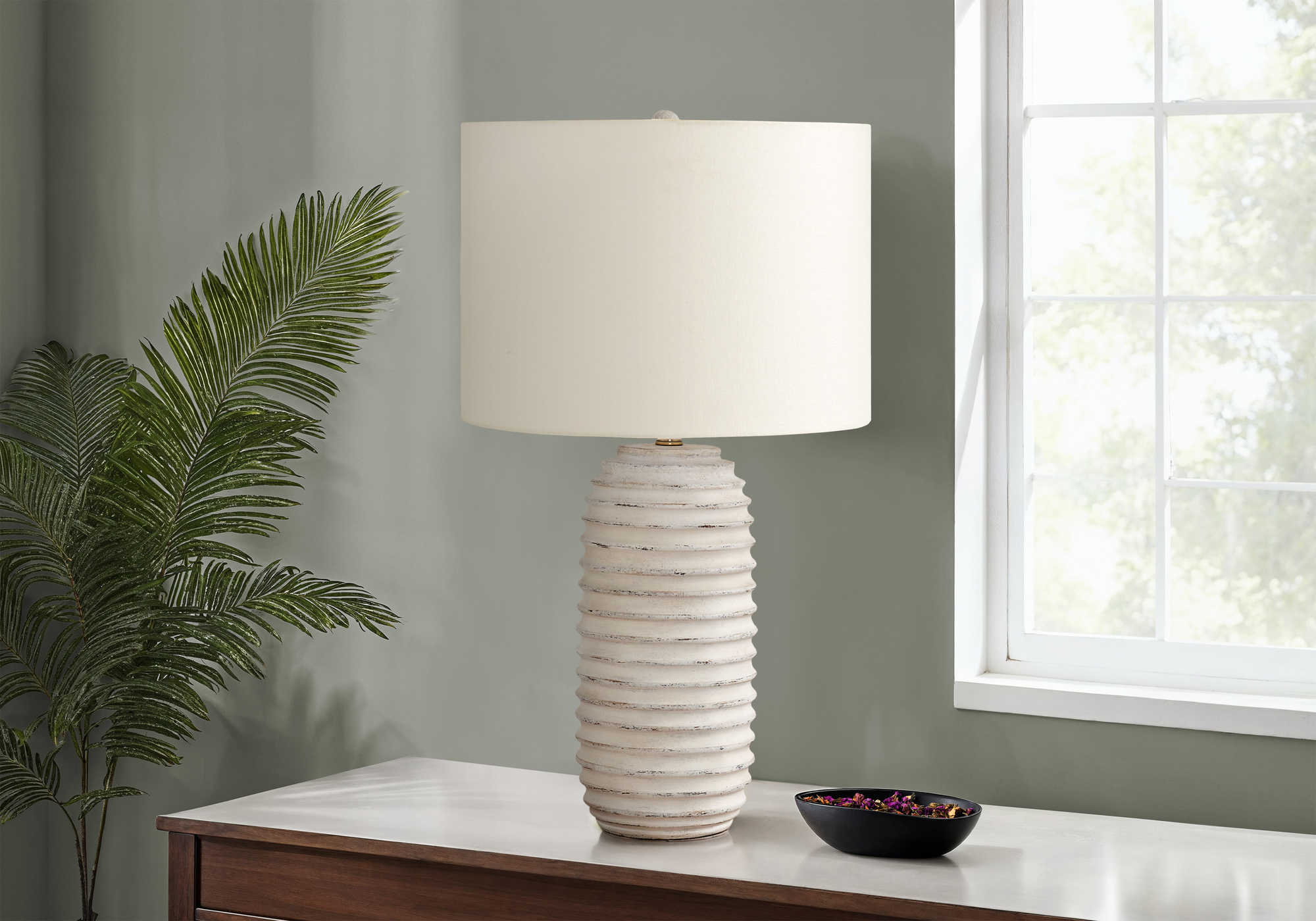 LUMINAIRE - 28"H LAMPE DE TABLE CREME RESINE / IVOIRE – I 9742.