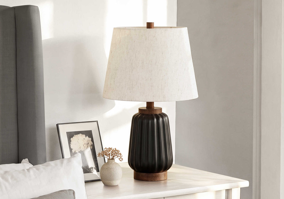 LUMINAIRE - 21"H LAMPE DE TABLE RESINE NOIR - BRUN / BEIGE – I 9797