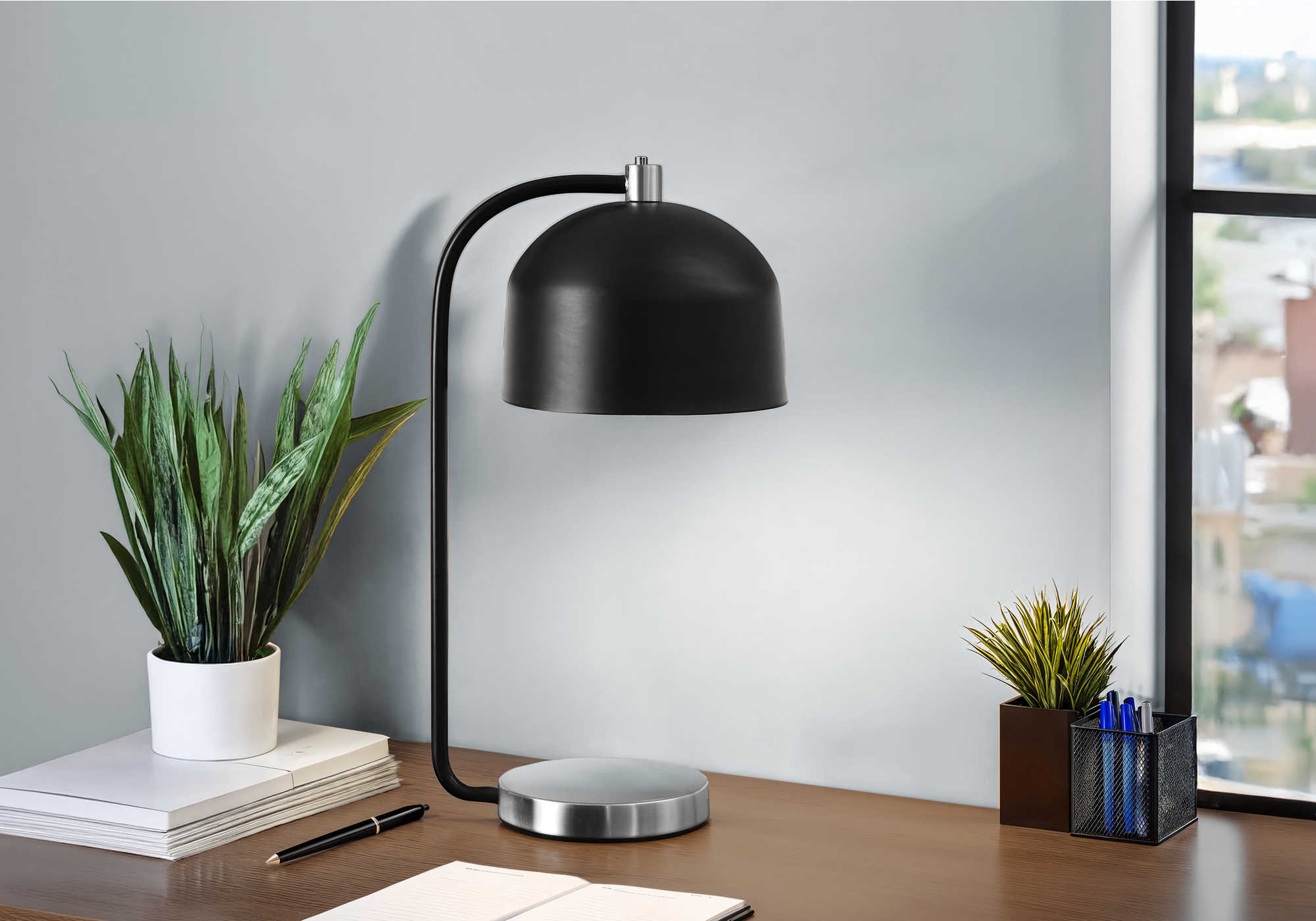 LUMINAIRE - 18"H LAMPE DE TABLE NOIR / ARGENT METAL – I 9955