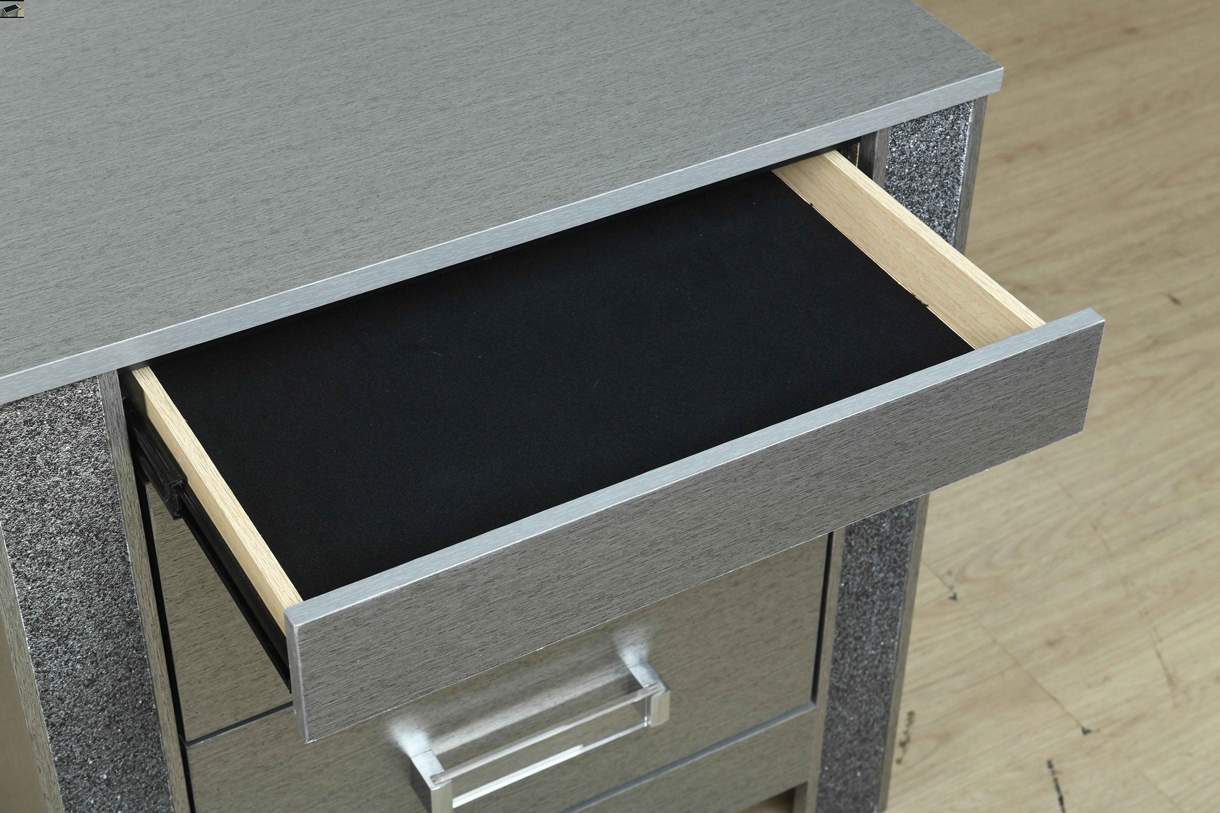 Logan-Silver Bedroom Set Bluetooth Audio