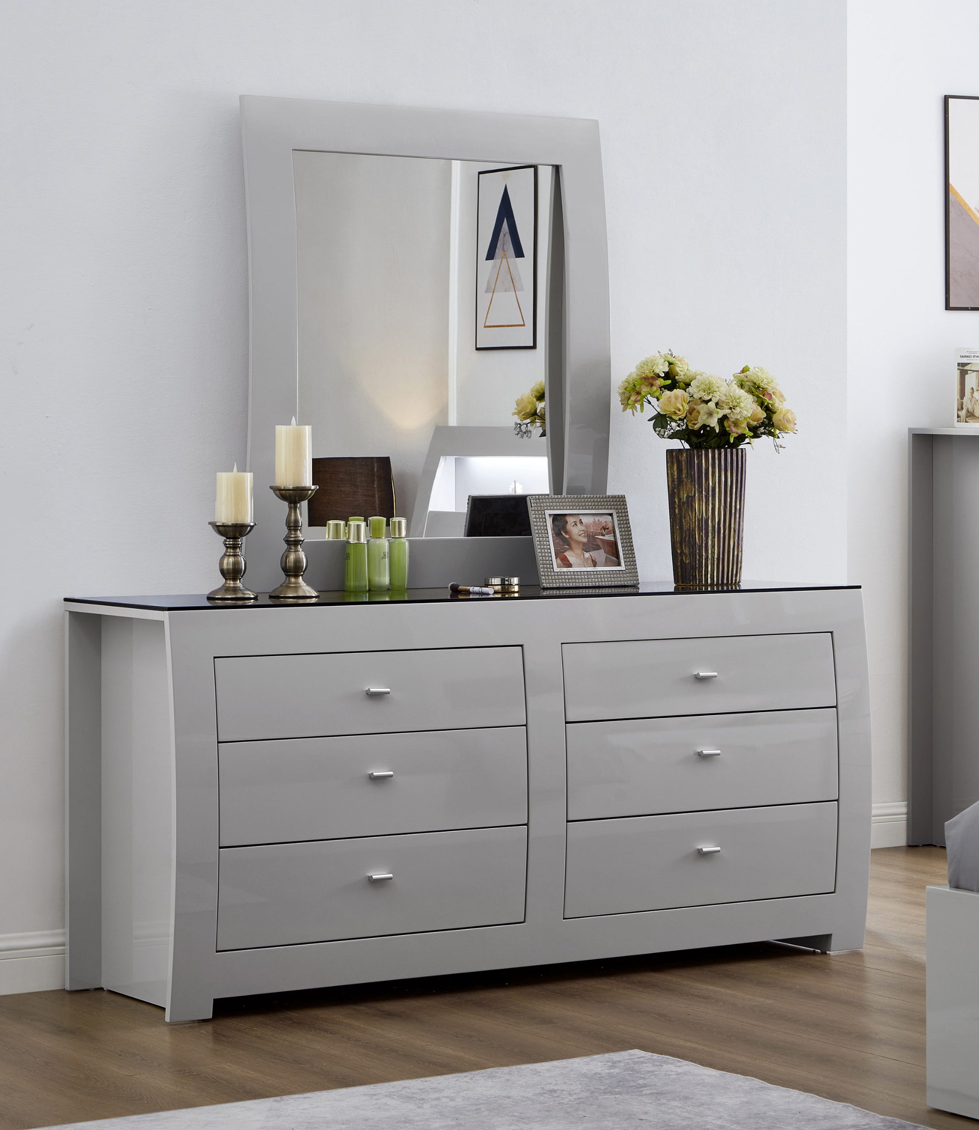 Features 6 Pull-Out Drawers Dresser & Mirror Set – New York D/M