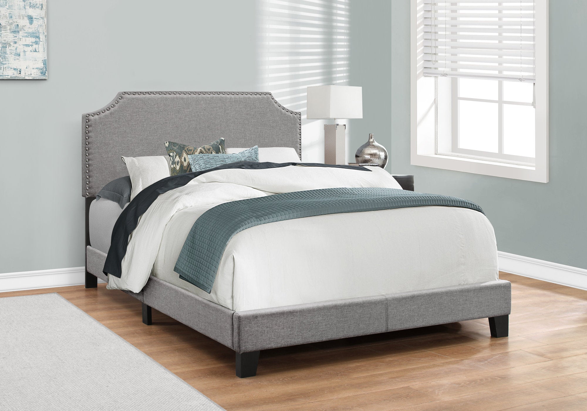 Image of bed - full grey linen with chrome trim i 5925f.