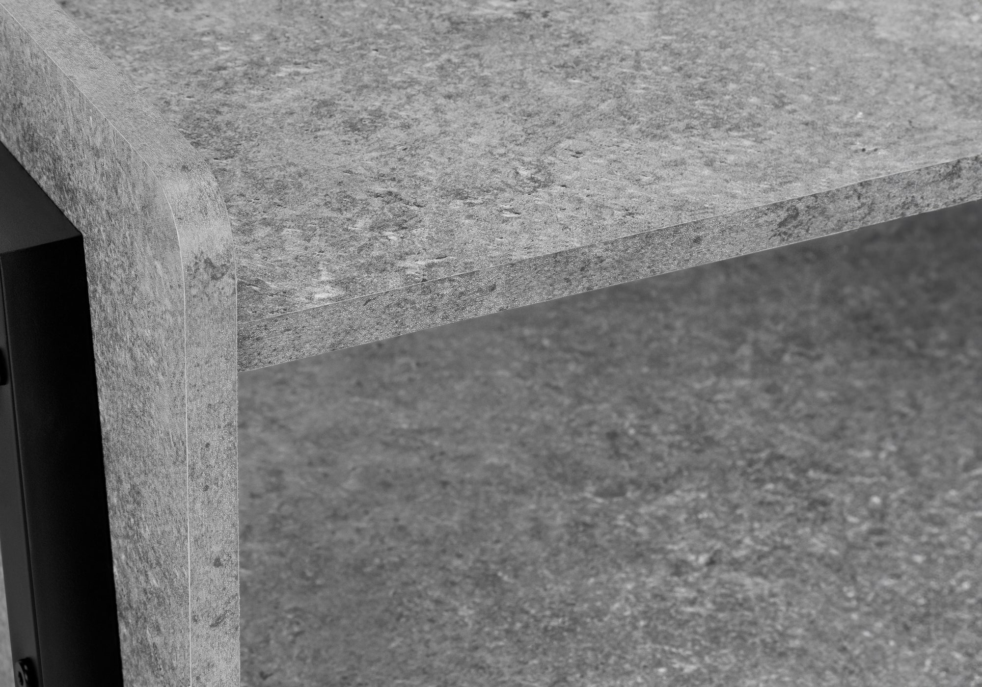 TABLE DE CHEVET - 23"H / FAUSSE PIERRE GRISE / METAL NOIR – I 3584.