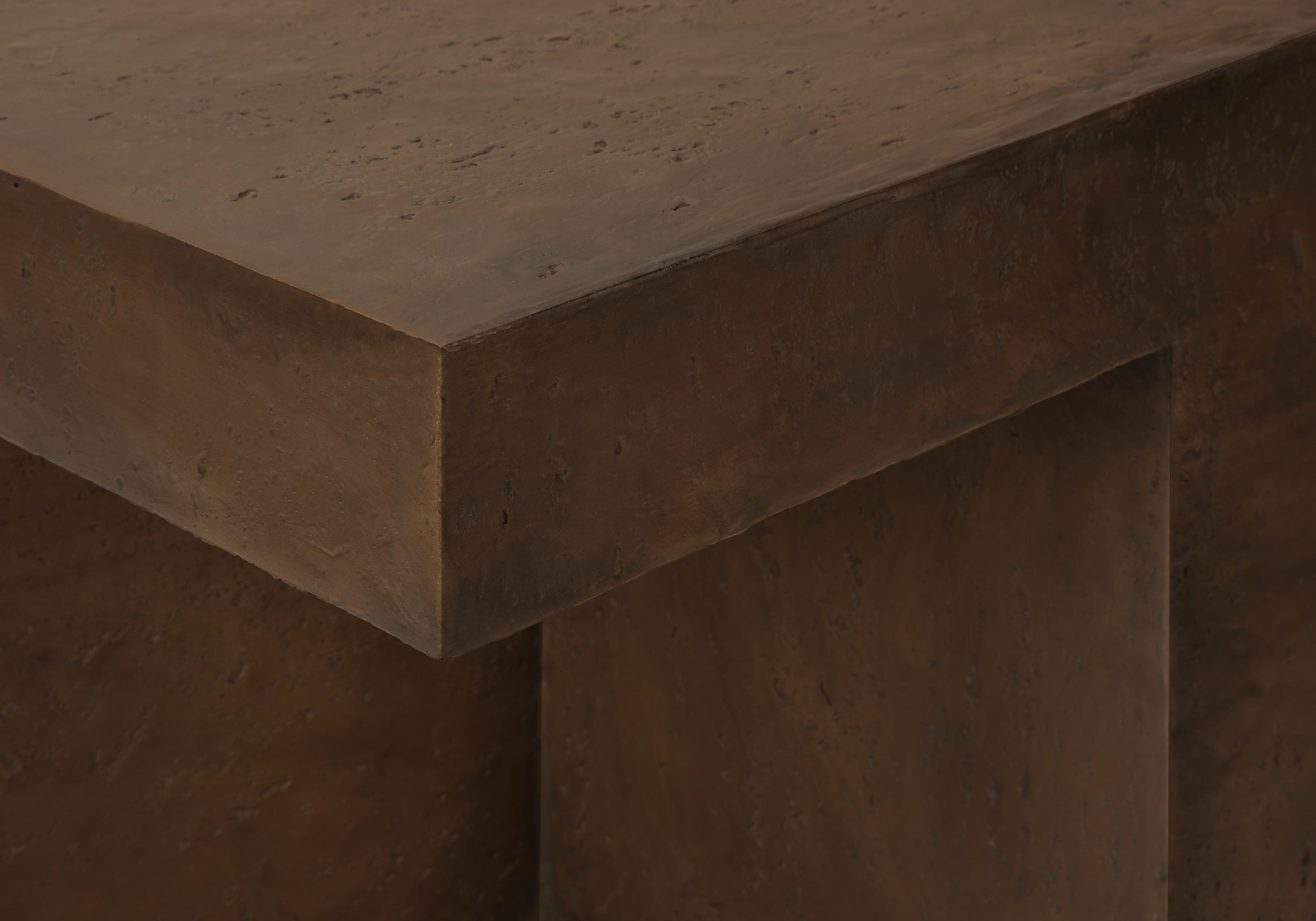 TABLE D'APPOINT - 25"H / INTERIEUR OU EXTERIEUR NOYER – I 4133
