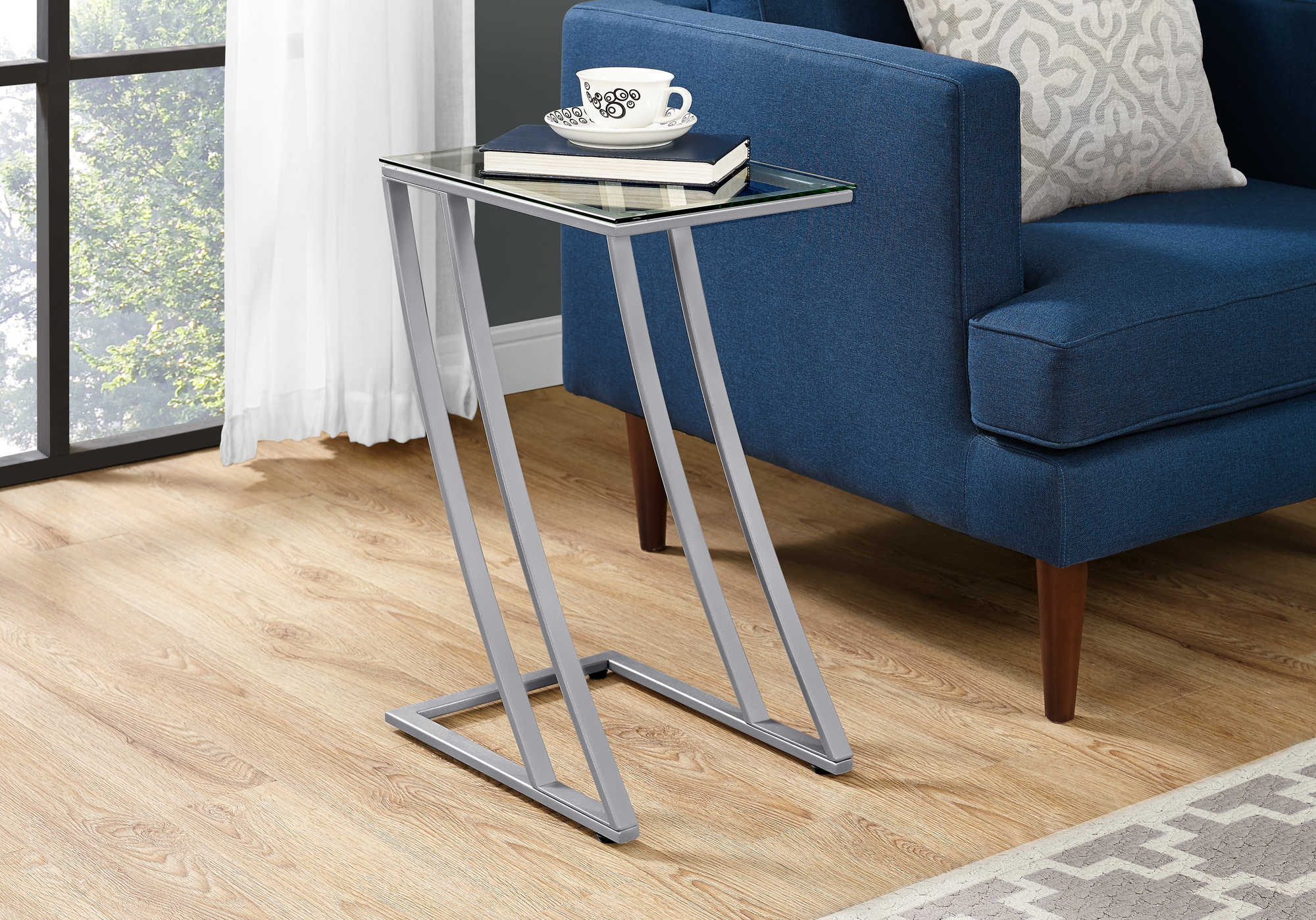 TABLE DE CHEVET - METAL ARGENT AVEC VERRE TREMPE – I 3090.