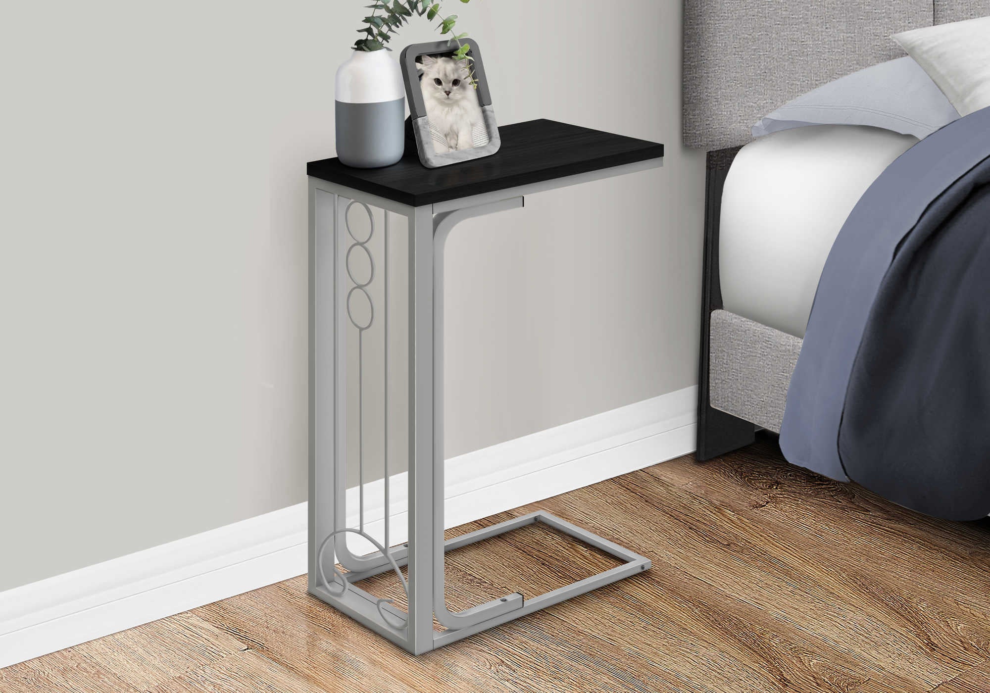 TABLE DE CHEVET - DESSUS NOIR / METAL ARGENTE – I 3137.
