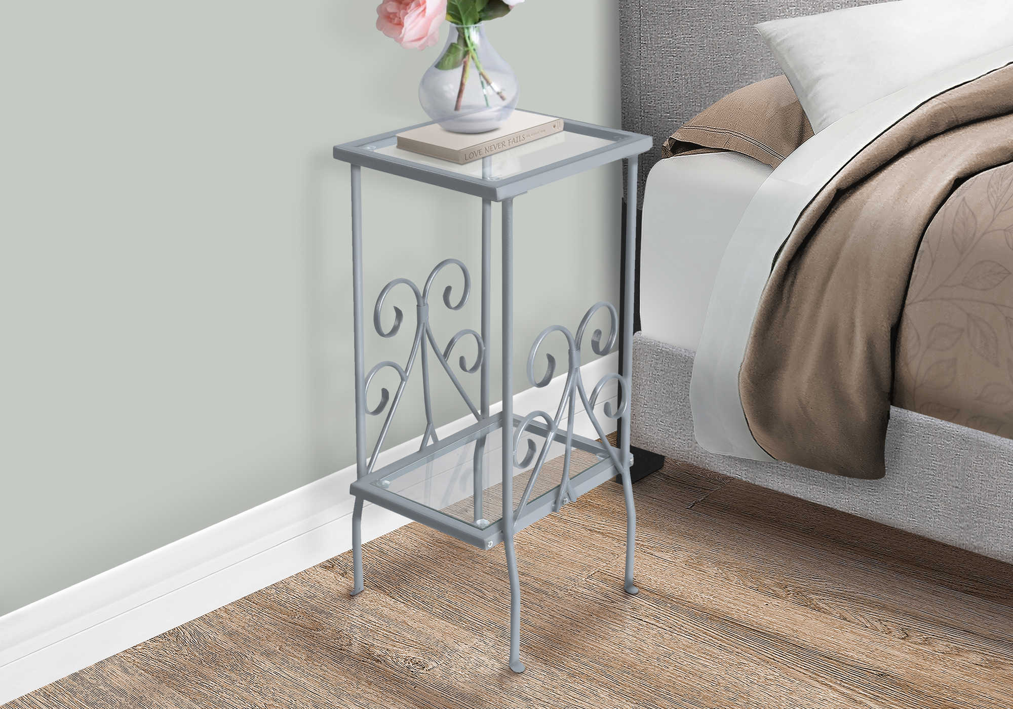 TABLE DE CHEVET - 30"H / METAL ARGENT AVEC VERRE TREMPE – I 3158.
