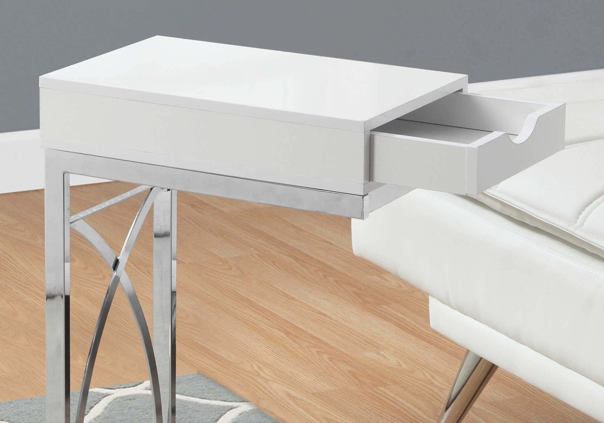 TABLE DE CHEVET - METAL CHROME / BLANC LUSTRE ET TIROIR – I 3170.