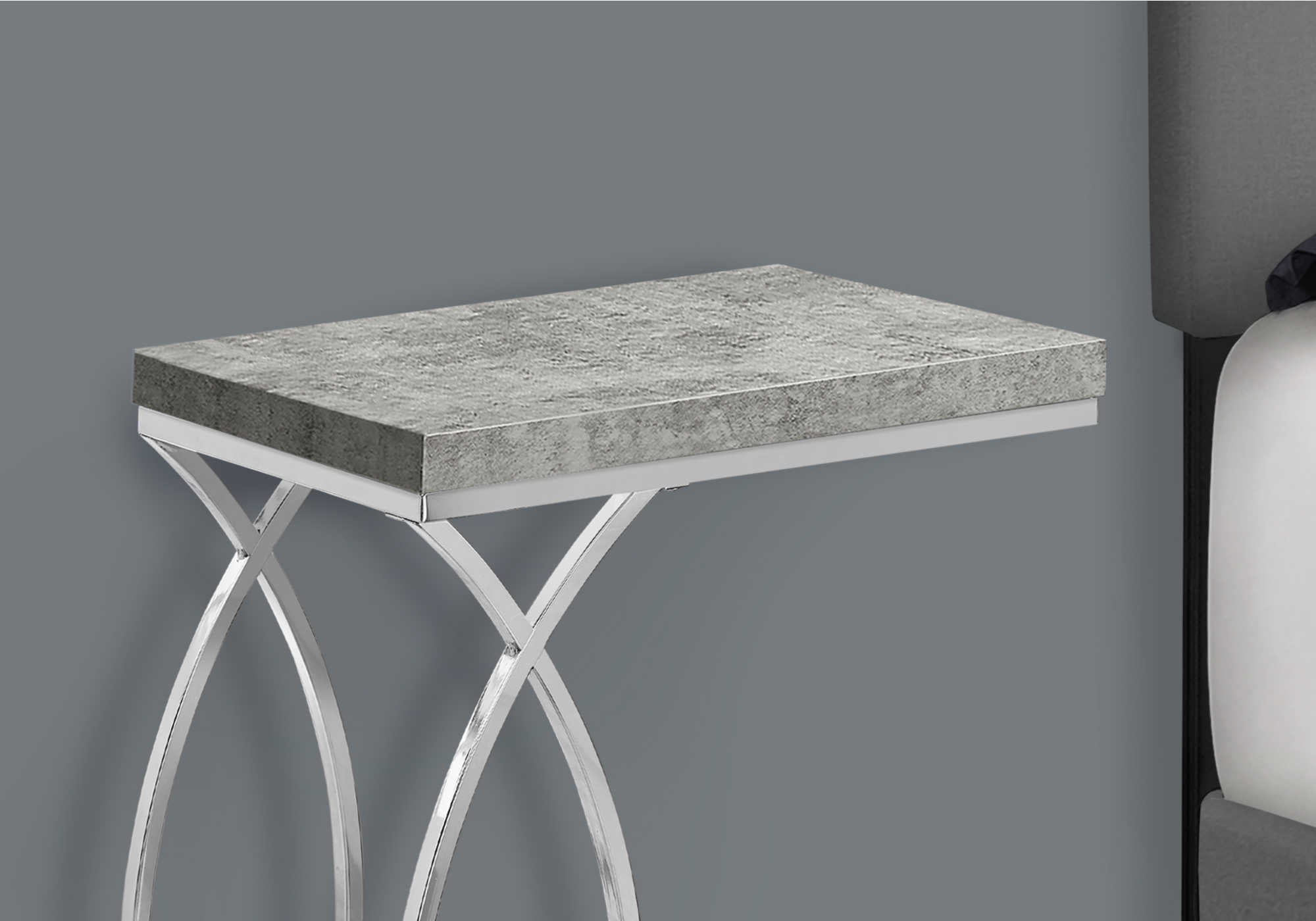 TABLE DE CHEVET - GRIS CIMENT ET METAL CHROME – I 3185.