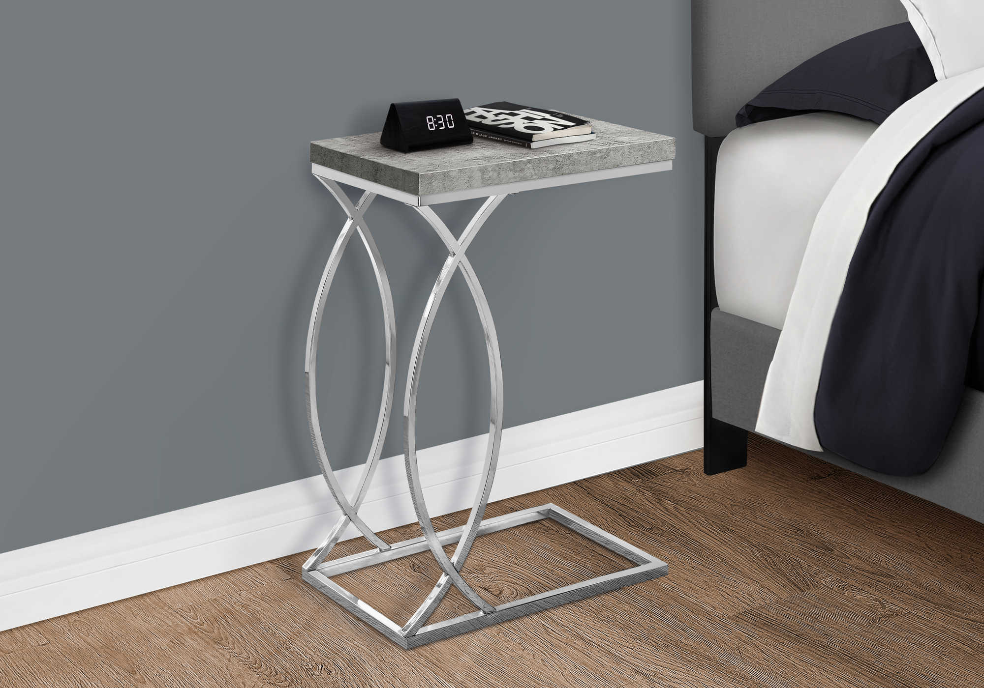 TABLE DE CHEVET - GRIS CIMENT ET METAL CHROME – I 3185.