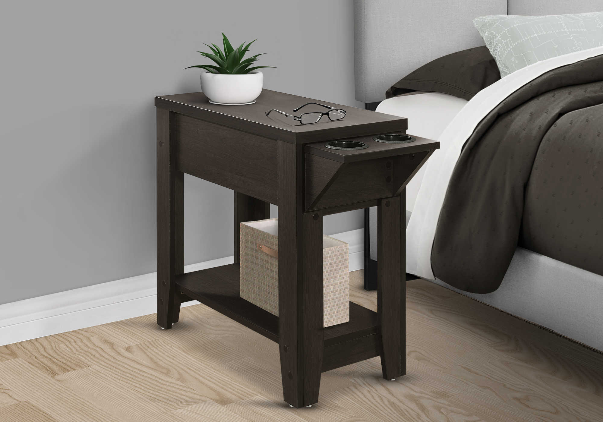TABLE DE CHEVET - 23"H / ESPRESSO AVEC SUPPORT A VERRE – I 3197.